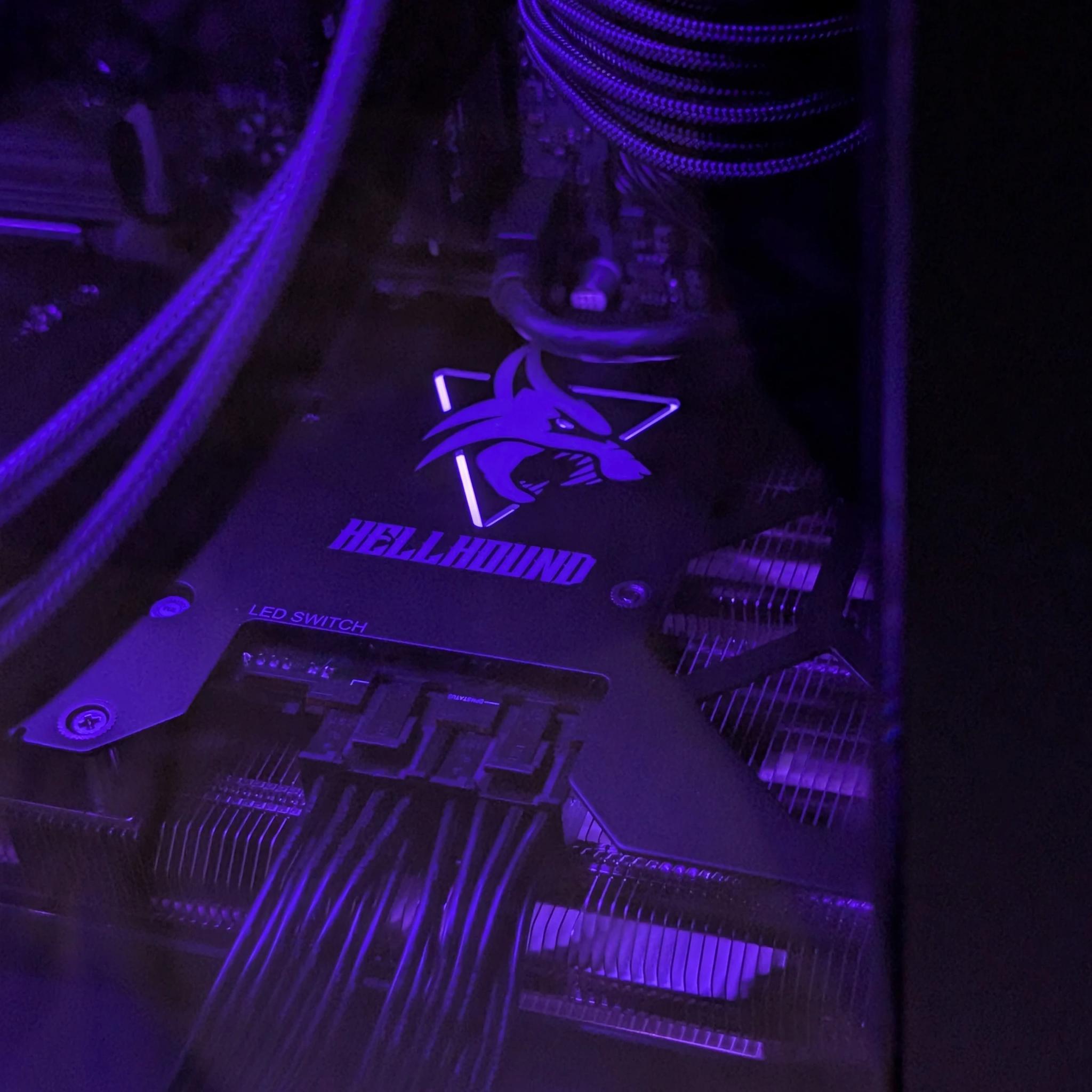 Fractal North Wood Gaming RGB PC - Ryzen 5 7600X / Radeon RX 7700XT 12GB / 32GB DDR5 / 2TB SSD / AIO