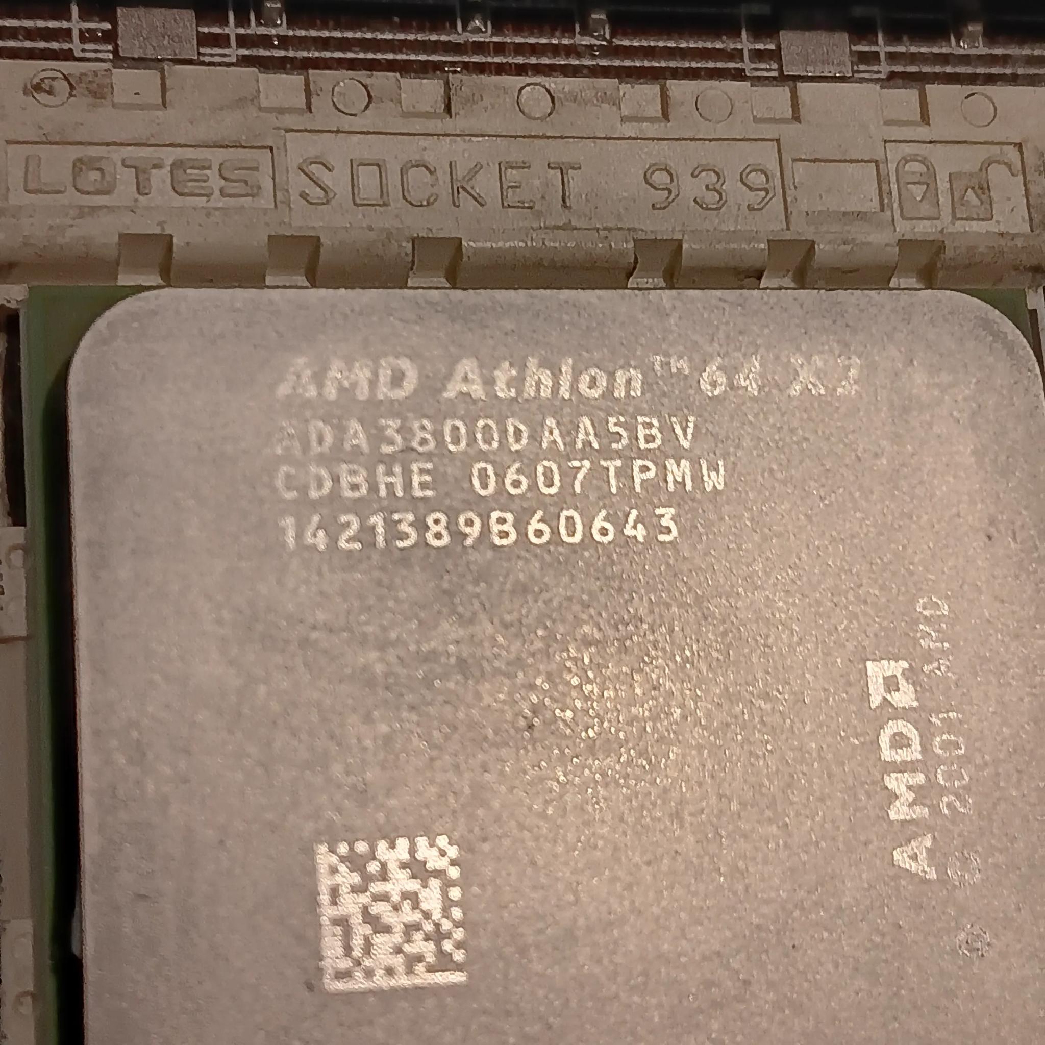 ASUS A8N-SLI Deluxe Athlon 64 X2 3800 Radeon X550 128MB 2GB RAM