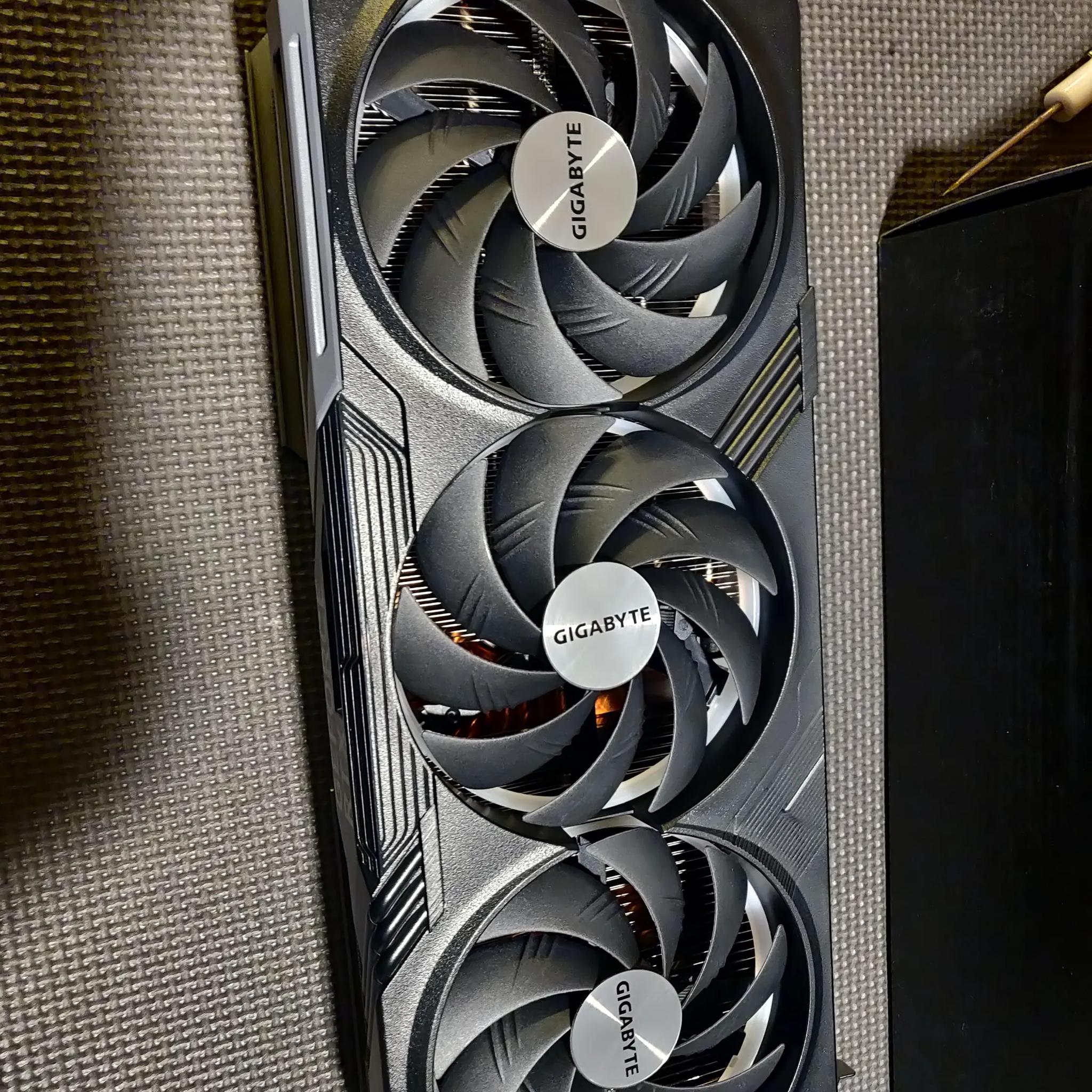 Gigabyte RTX 4090 Gaming OC 24G - used in box