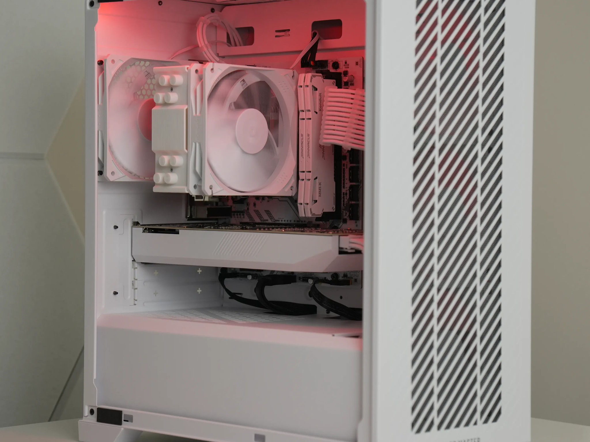 White Beauty Gaming PC | RTX 3070 | Ryzen 5 5600 | 32GB RAM | WIN 11 | WIFI |