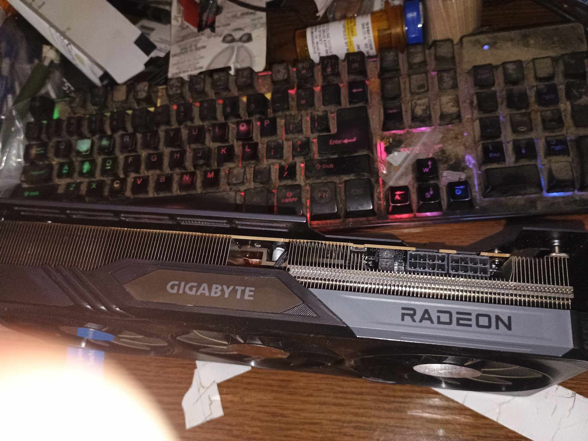 GIGABYTE AMD RX 7800XT 16gb