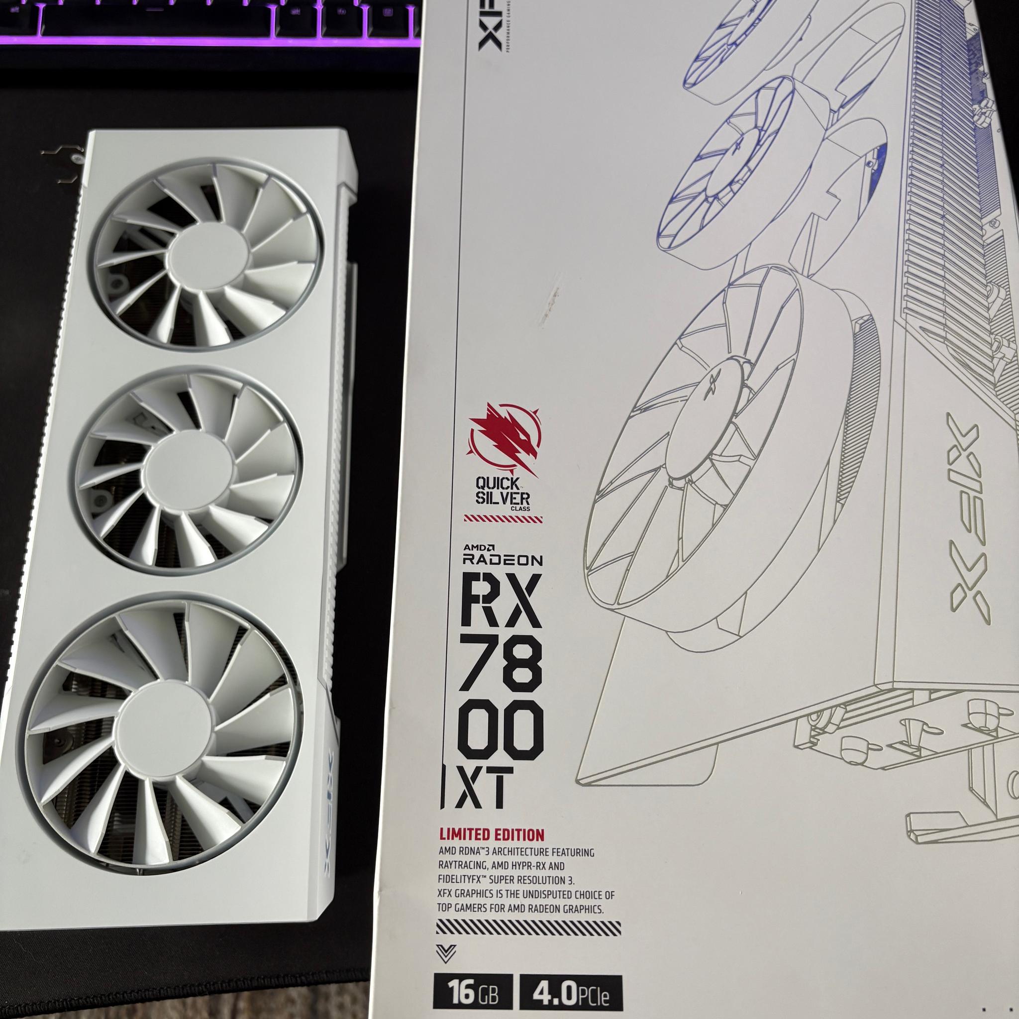 XFX RX 7800XT Magnetic Air white