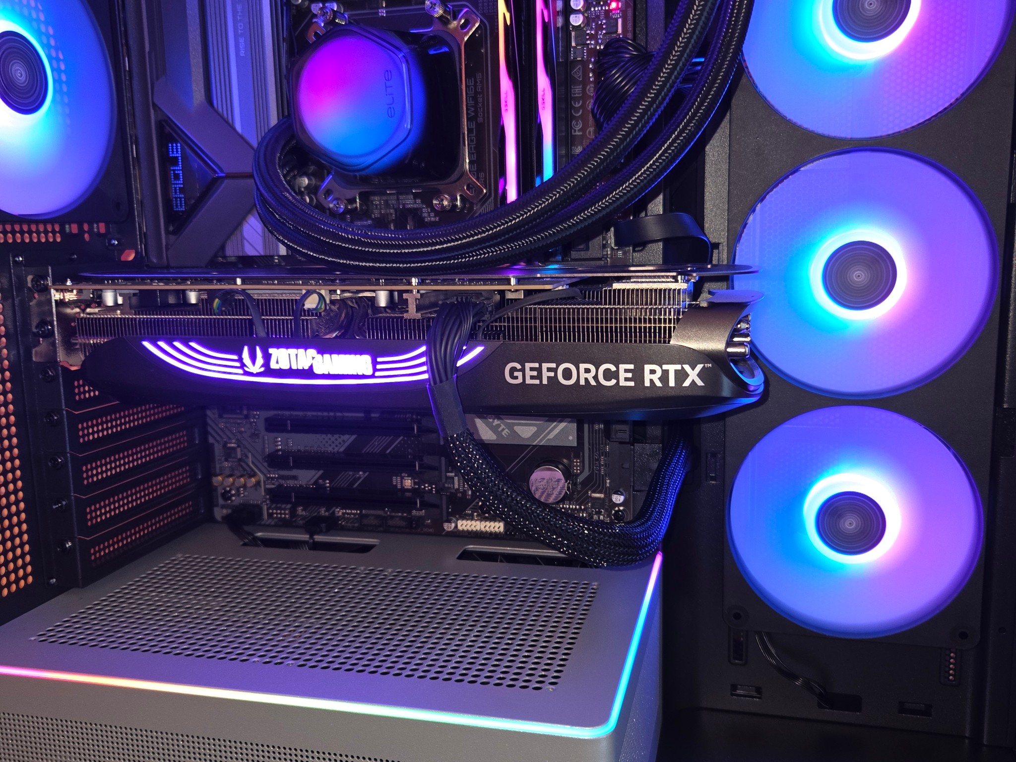RYZEN 7 7700X3D | RTX 4080 SUPER | 32GB DDR5 | 1 TB SSD | 750W PSU