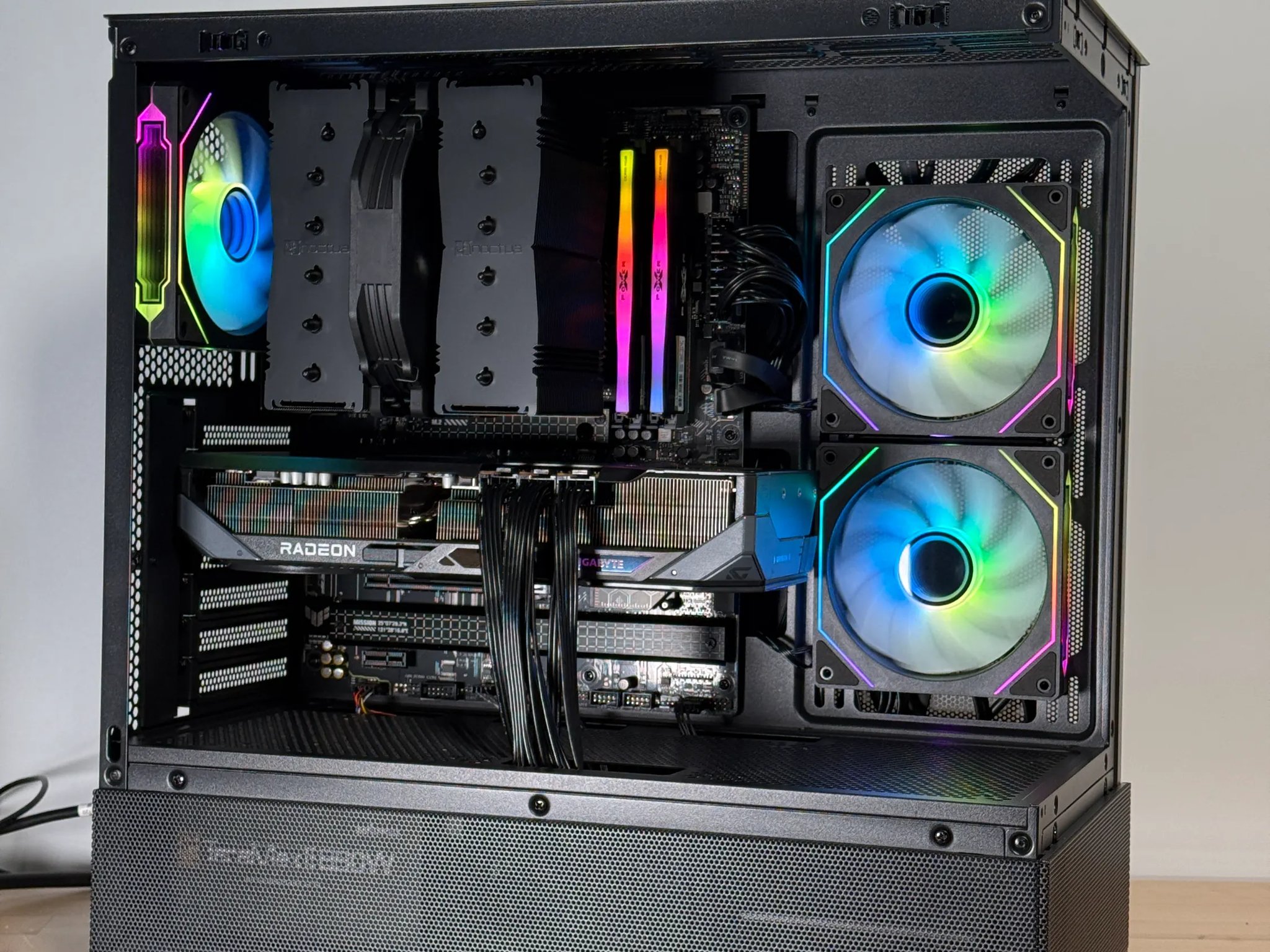 RX 9070XT and Ryzen 9 9900x Gaming PC