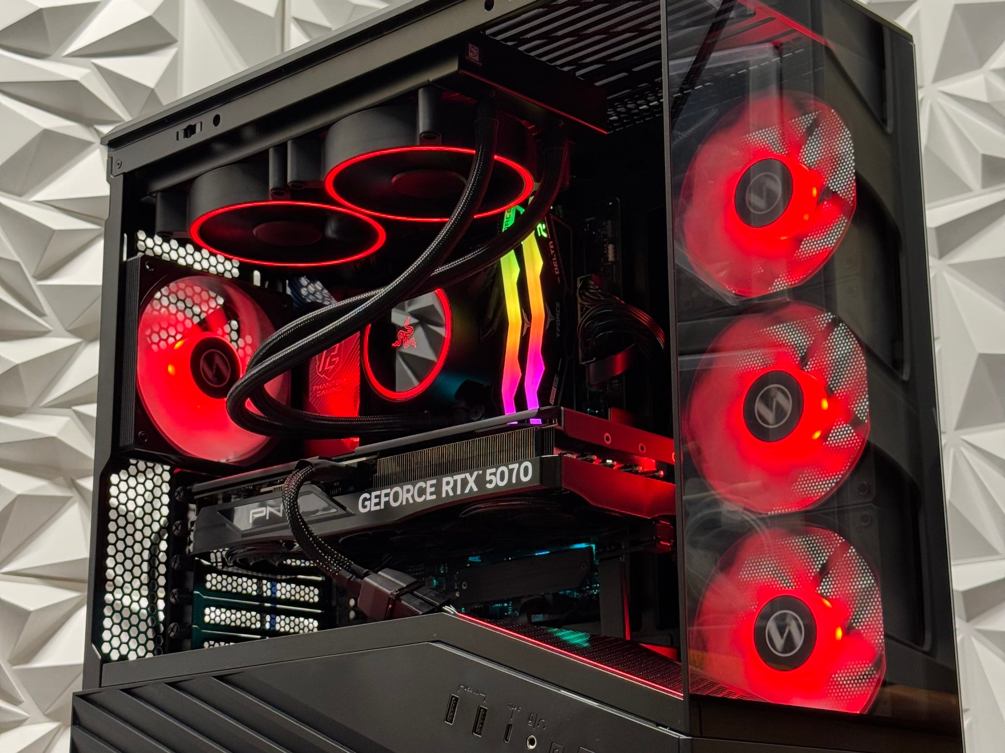 Rtx 5070 / Ryzen 7 7700 / 16GB DDR5 / 1TB Crucial Nvme ssd / B850M / Windows 11 Pro
