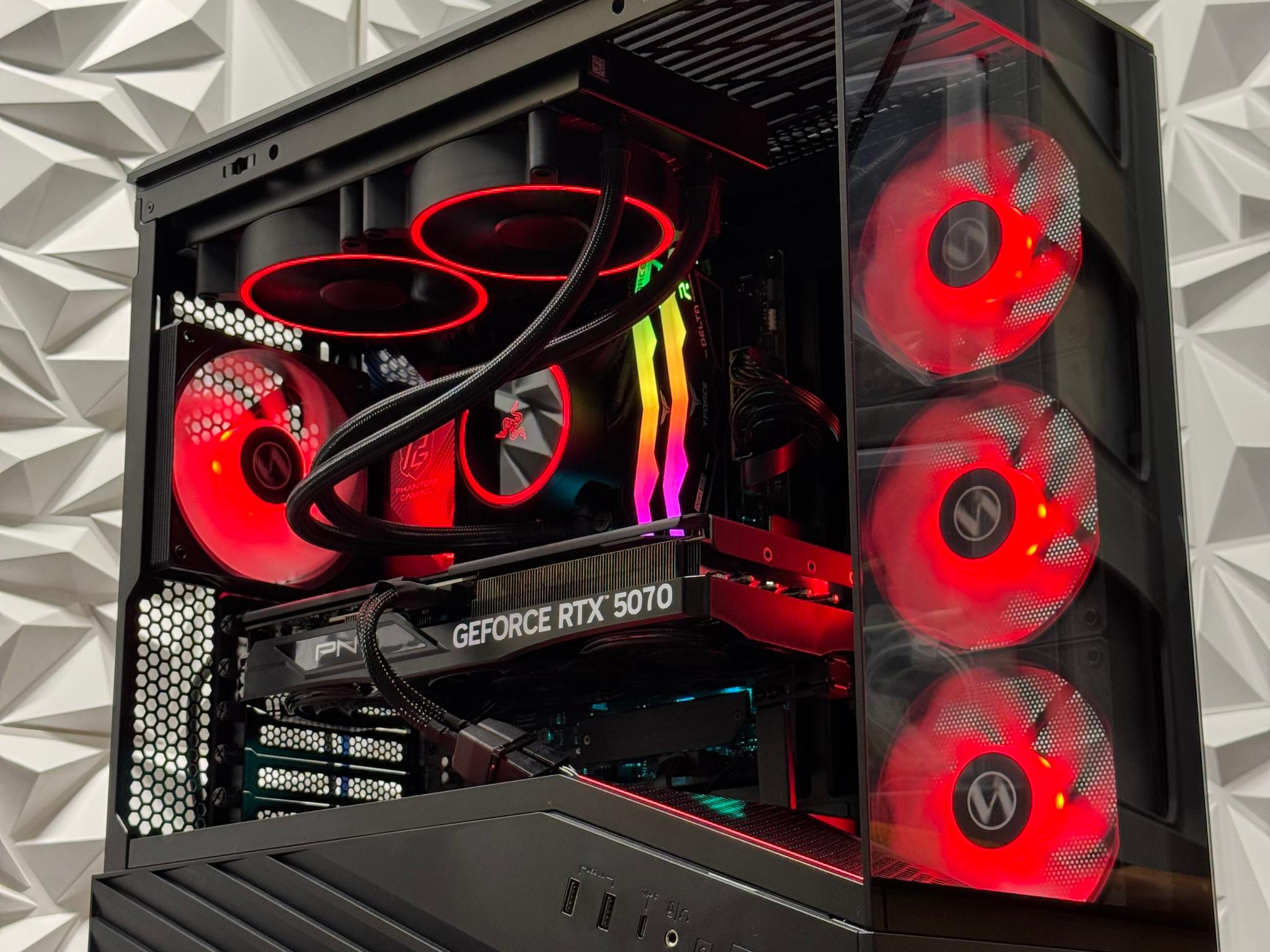 Rtx 5070 / Ryzen 7 7700 / 16GB DDR5 / 1TB Crucial Nvme ssd / B850M