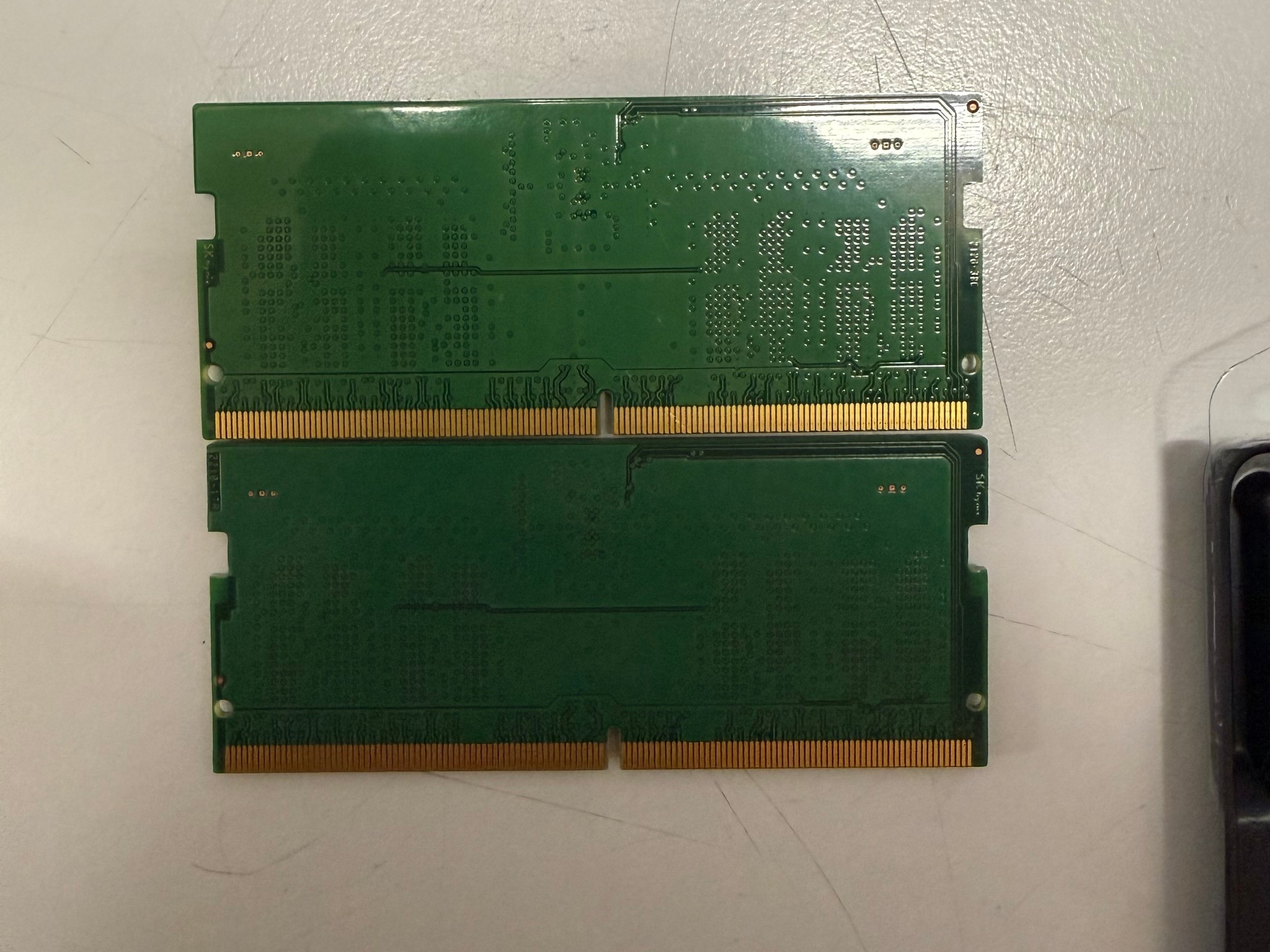 SK hynix 16GB (2x8GB) DDR5 SO-DIMM PC5-4800B ECC Reg HMCG66MEBSA092N