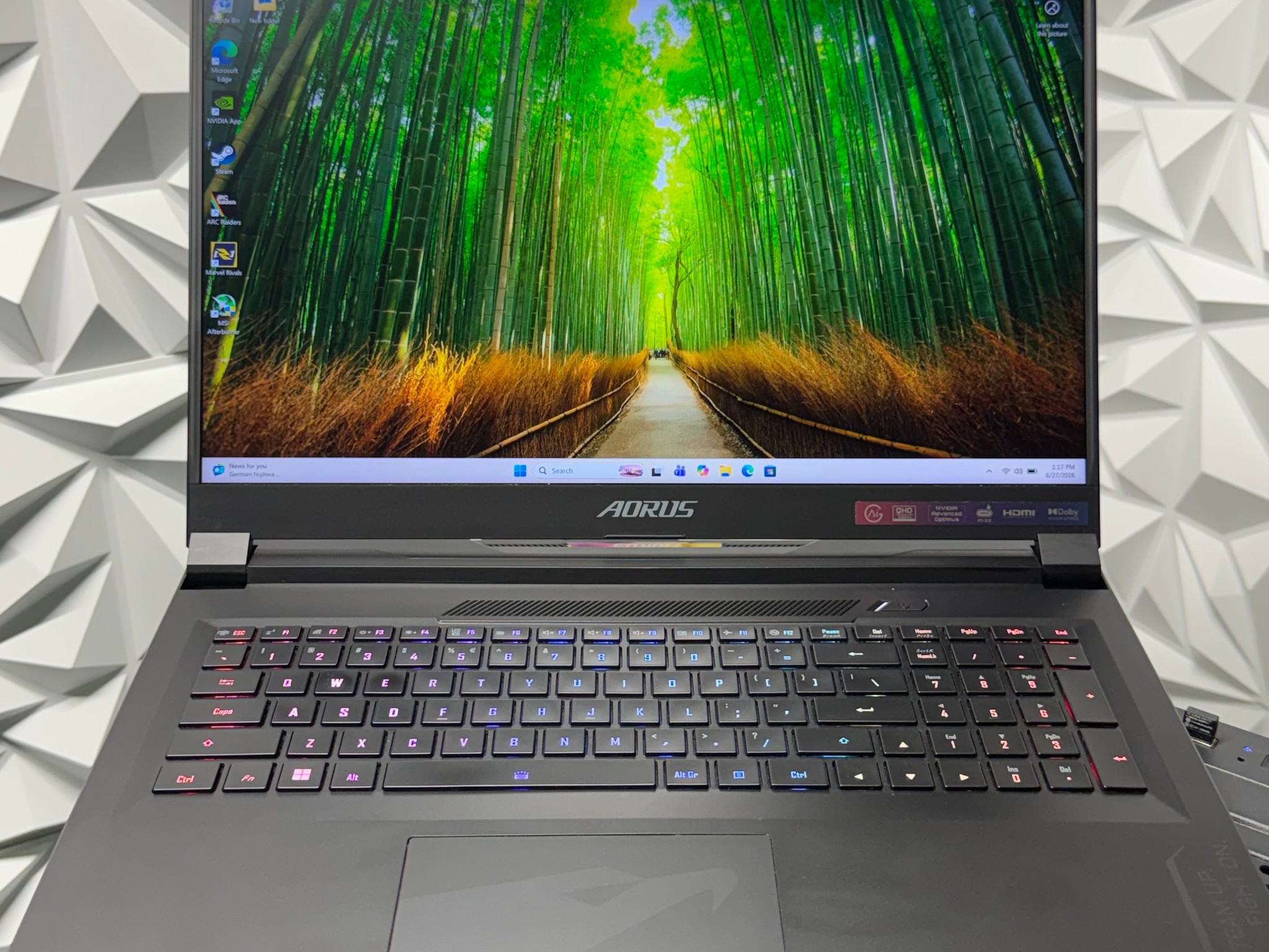 RTX 4080 / i9-14900HX / 32GB DDR5 Ram / 2TB SSD / 240Hz refresh rate