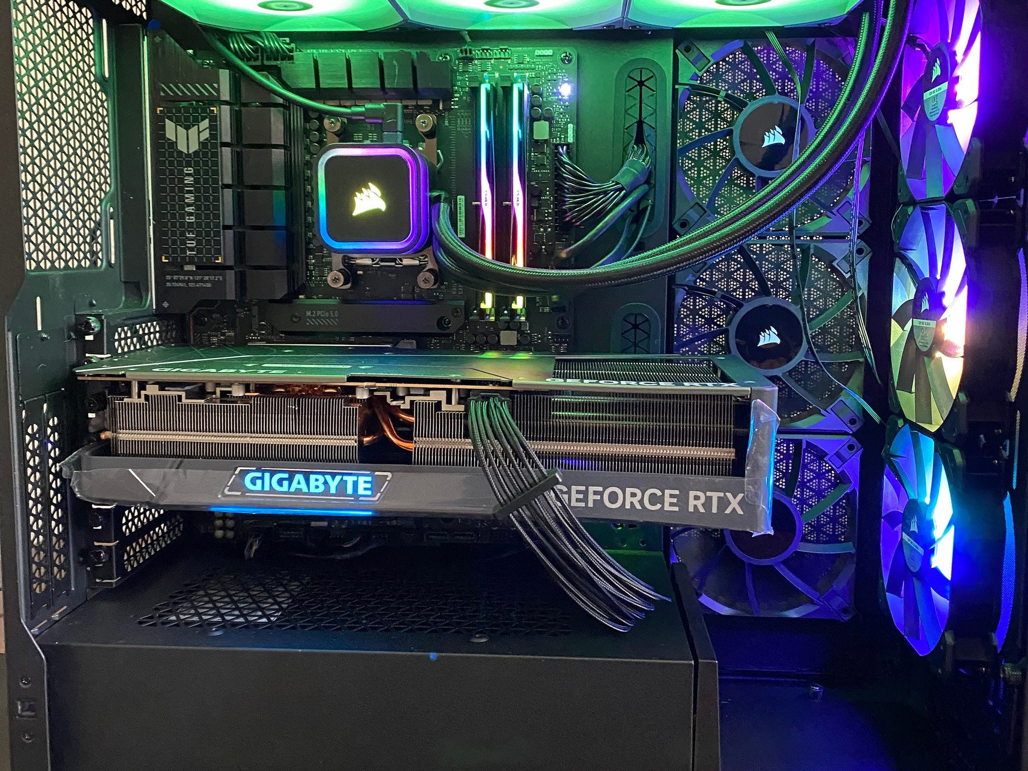 Black Opal III Ryzen 7 7700X RTX 4080 32GB DDR5 6000 CL 30 2TB NVME