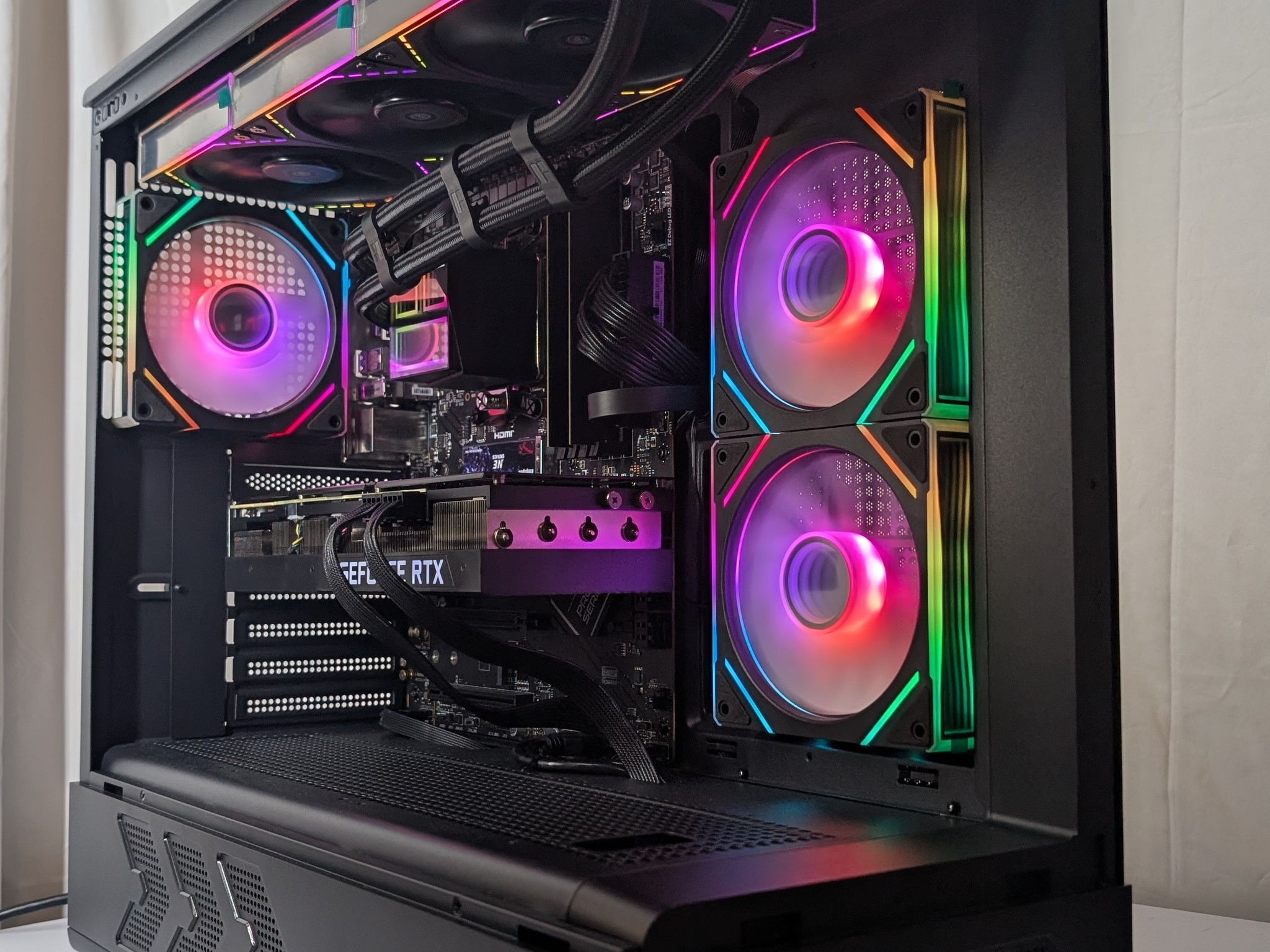 RTX 3090 | RYZEN 5 7600X | 16GB DDR5 | 1TB NVME | 1000W PSU