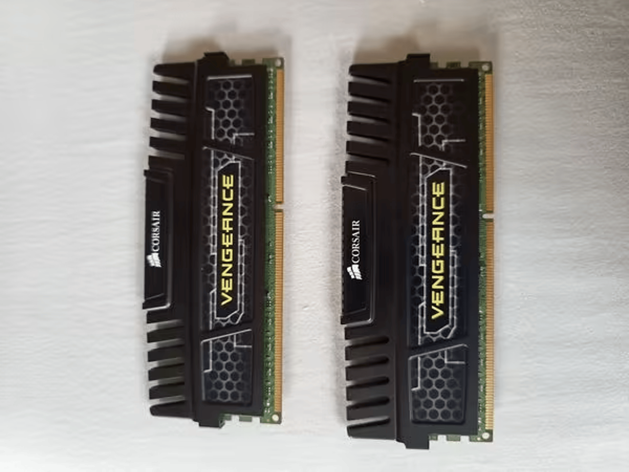 Corsair Vengeance 8 GB (2x4 GB) DDR3-1600 CL8 RAM