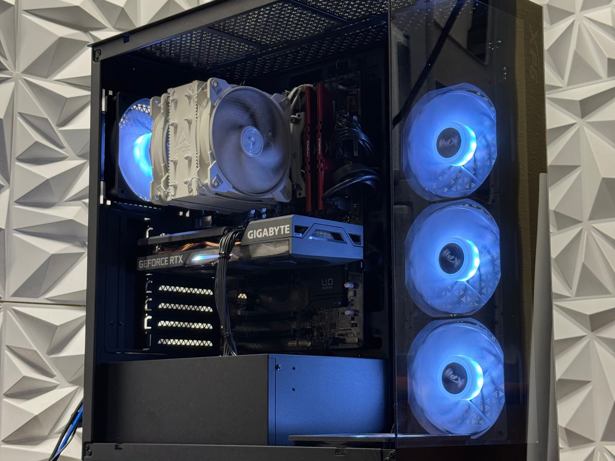 i7-11700F / RTX 3060 Ti / 32GB Ram / 256GB SSD + 2TB HDD / 600w power supply