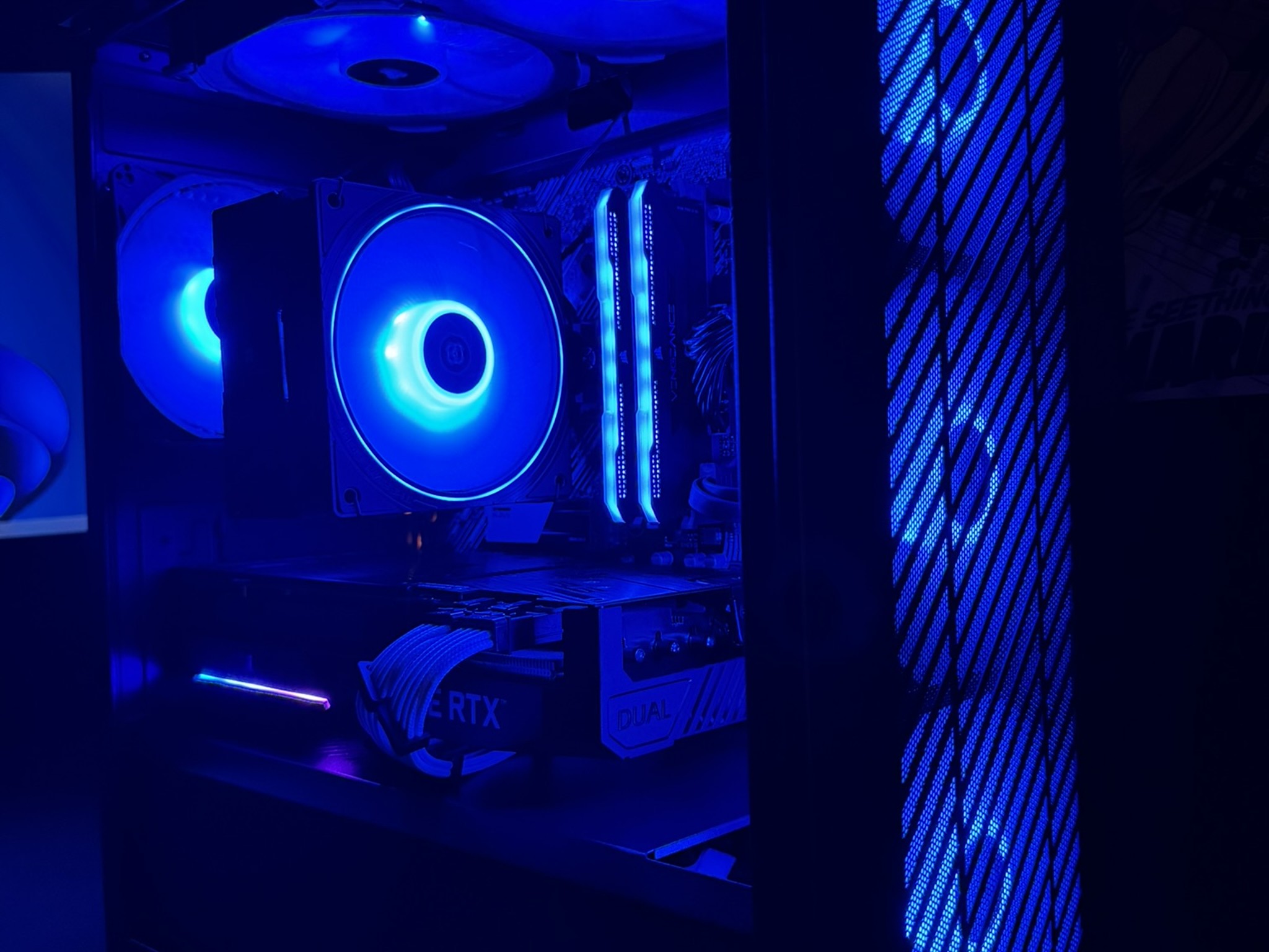1440p Gaming Beast | RTX 3070 | Ryzen 7 3700X | 32GB DDR4 | WIFI