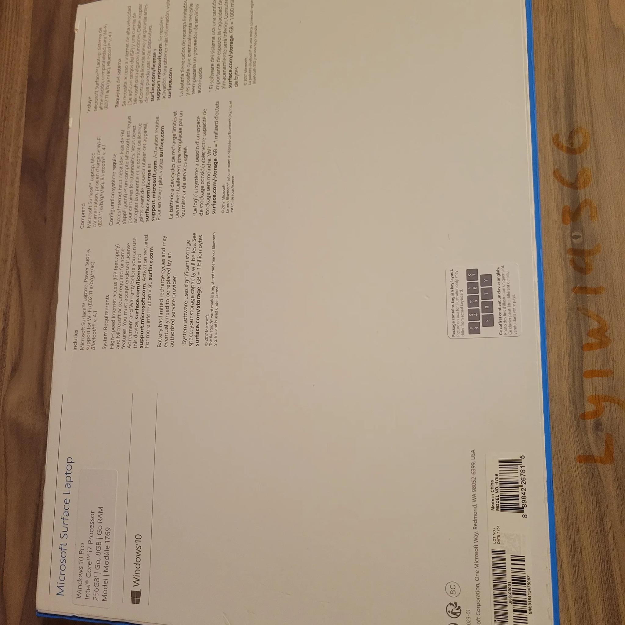 Microsoft Surface Laptop - intel i7 - 256gb - 13.5" touch screen