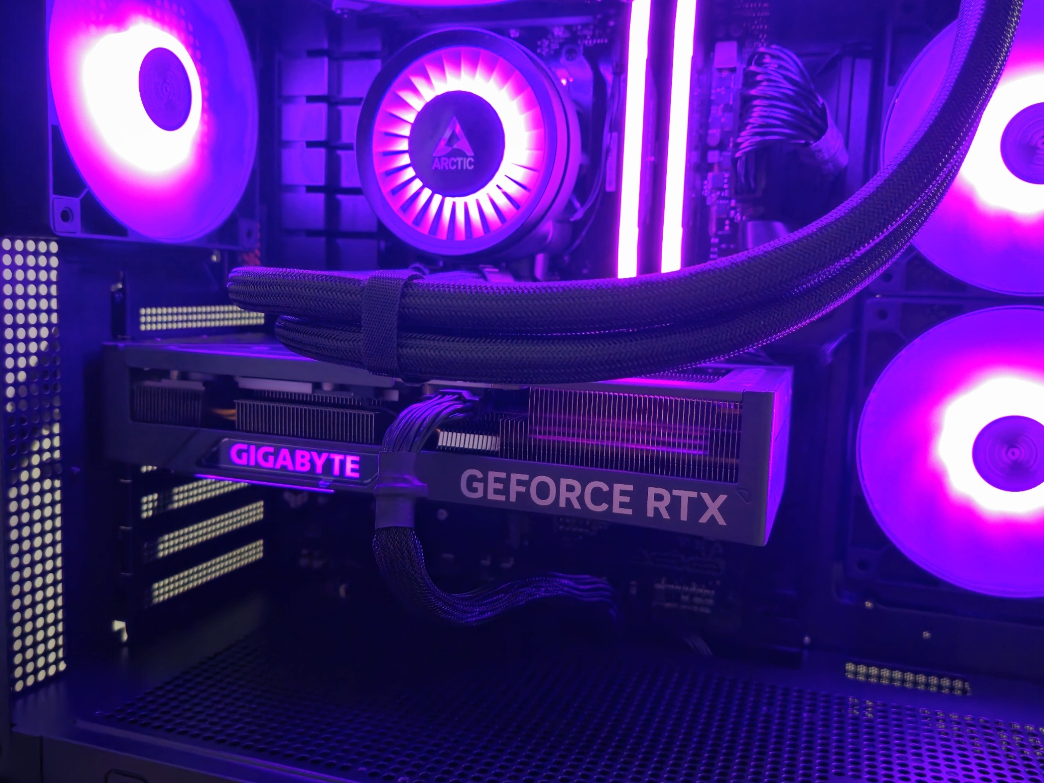 ⬛Onyx⬛ RTX 4070 Super ⬛ Ryzen 7 7700X ⬛ 32GB DDR5-6000 ⬛ 2 TB SSD