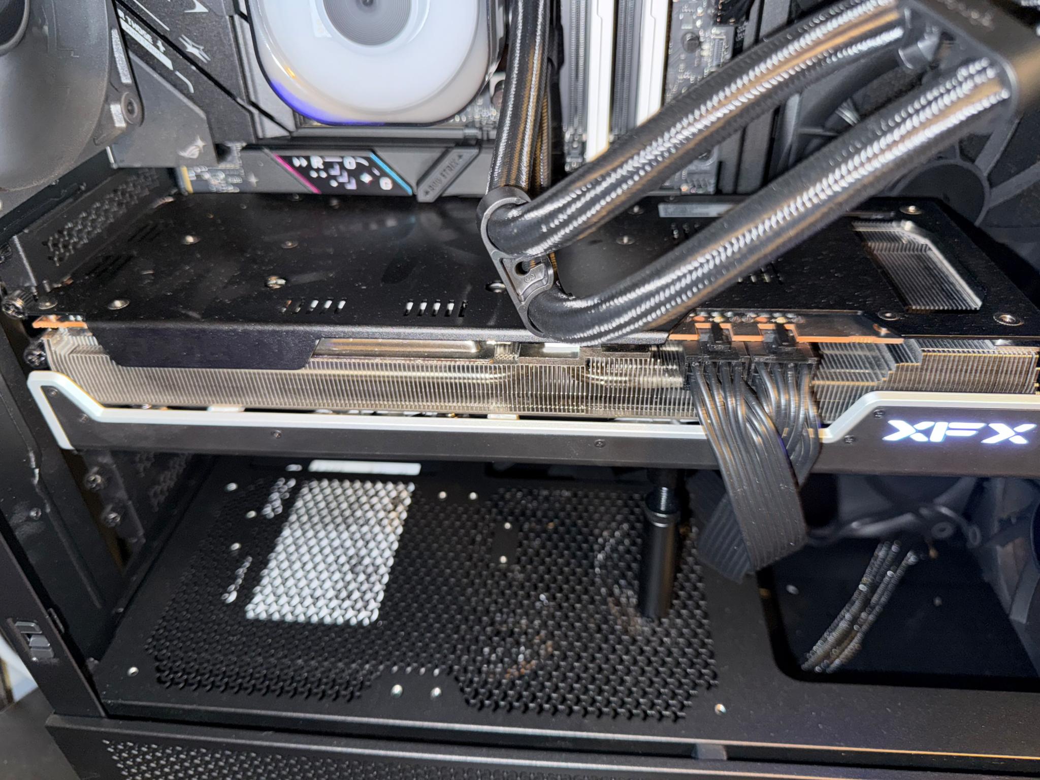 XFX MERC310 7900XT