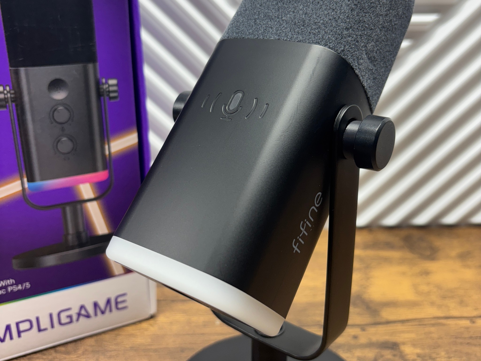 FIFINE AmpliGame AM8 USB/XLR Dynamic Gaming Microphone RGB – No USB Cable