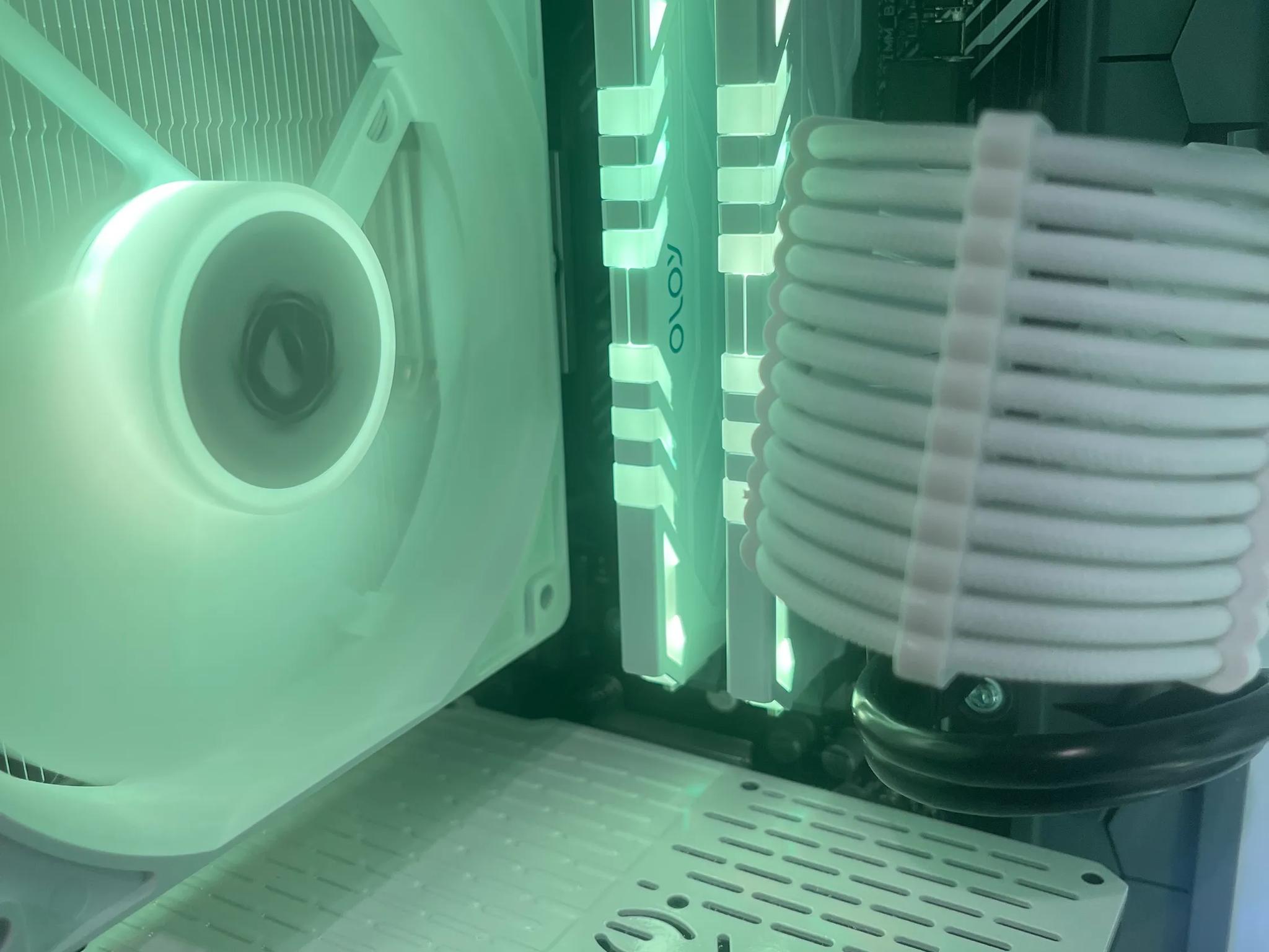- White Out - Ryzen 5 3600/GTX1080SC