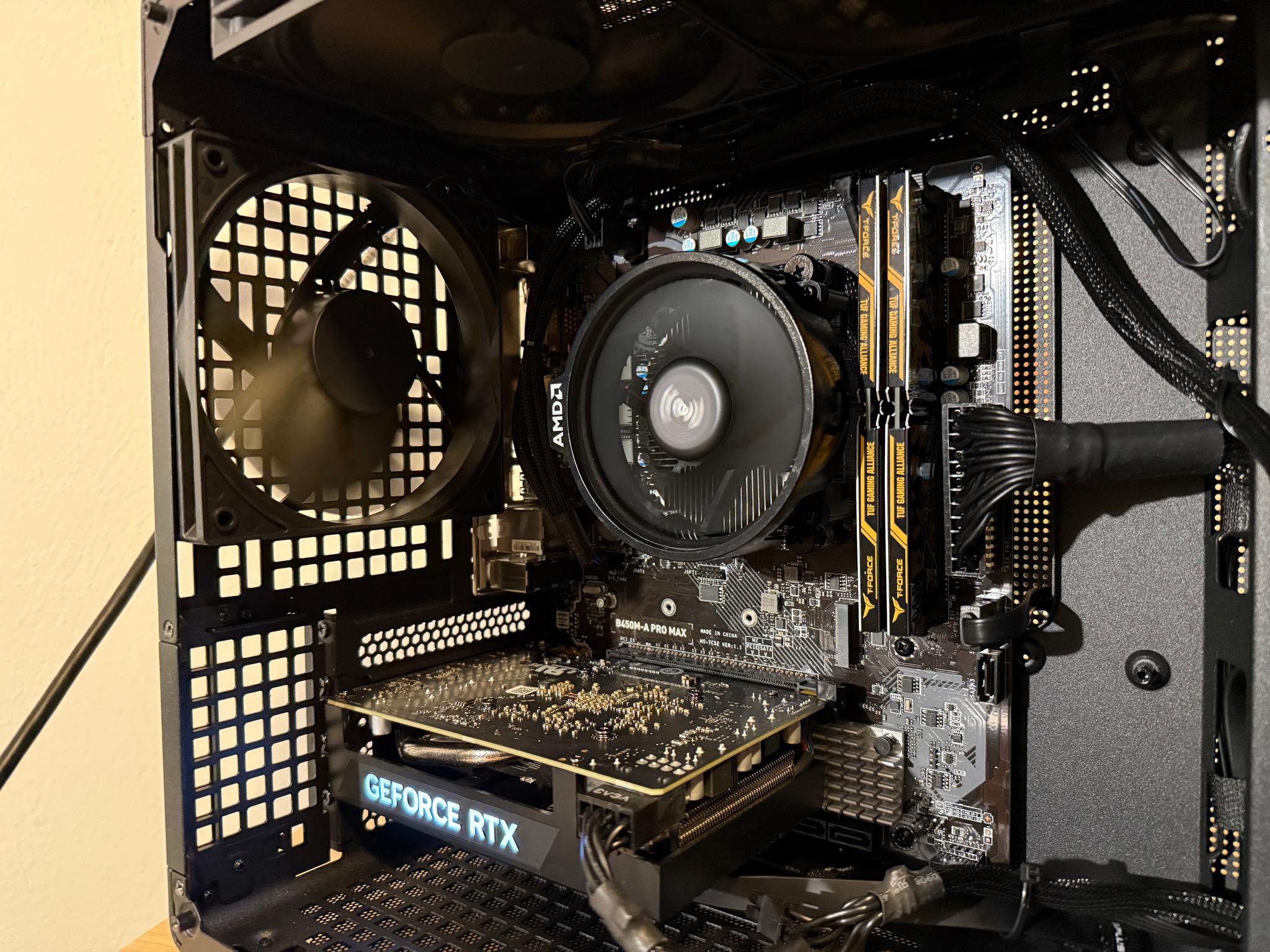 4060, Ryzen 5 5600X Gaming PC 1080p Beast, Small Profile