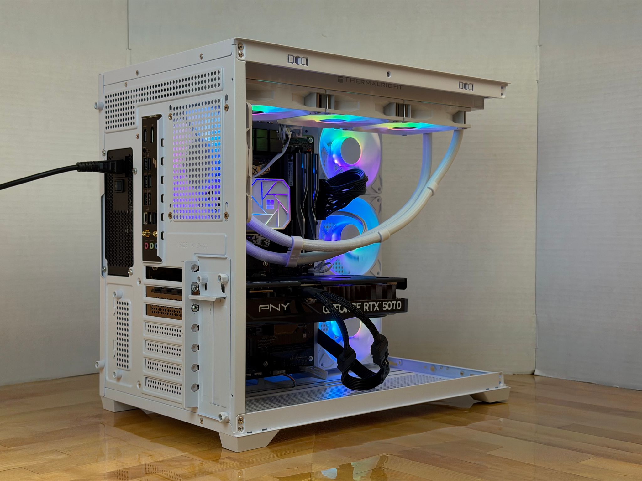 High-End Gaming PC – Ryzen 7 7800X3D + RTX 5070 +32GB DDR5