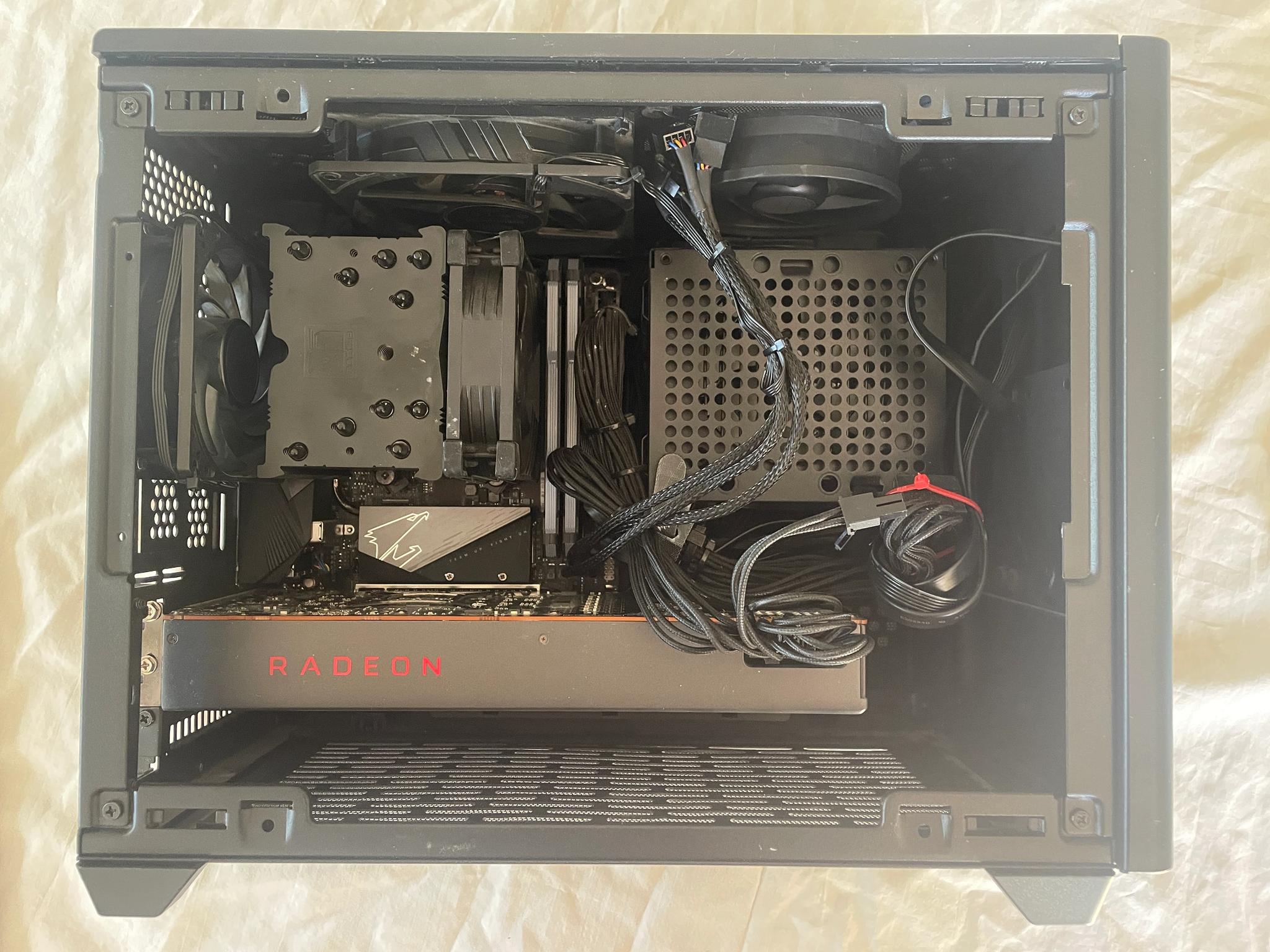 Black SFF ITX AMD Ryzen 7 3700x with Radeon RX5700