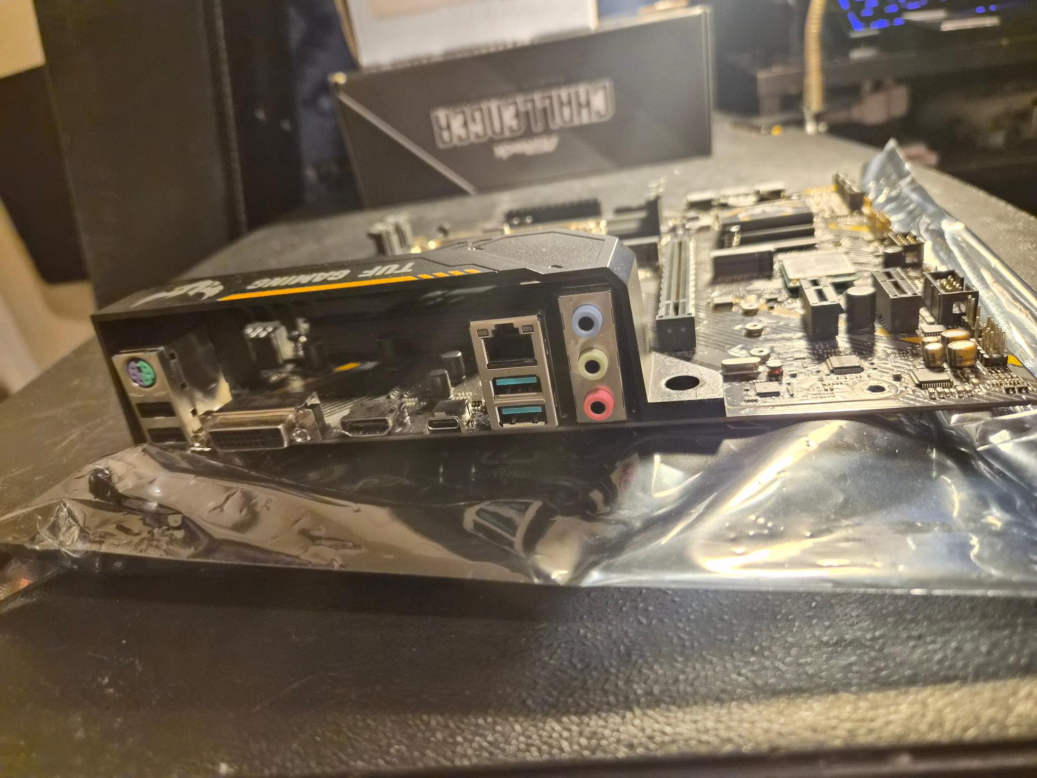 I5-9600k + 1650 super + ASUS B360 matx + 16gb ram + Case
