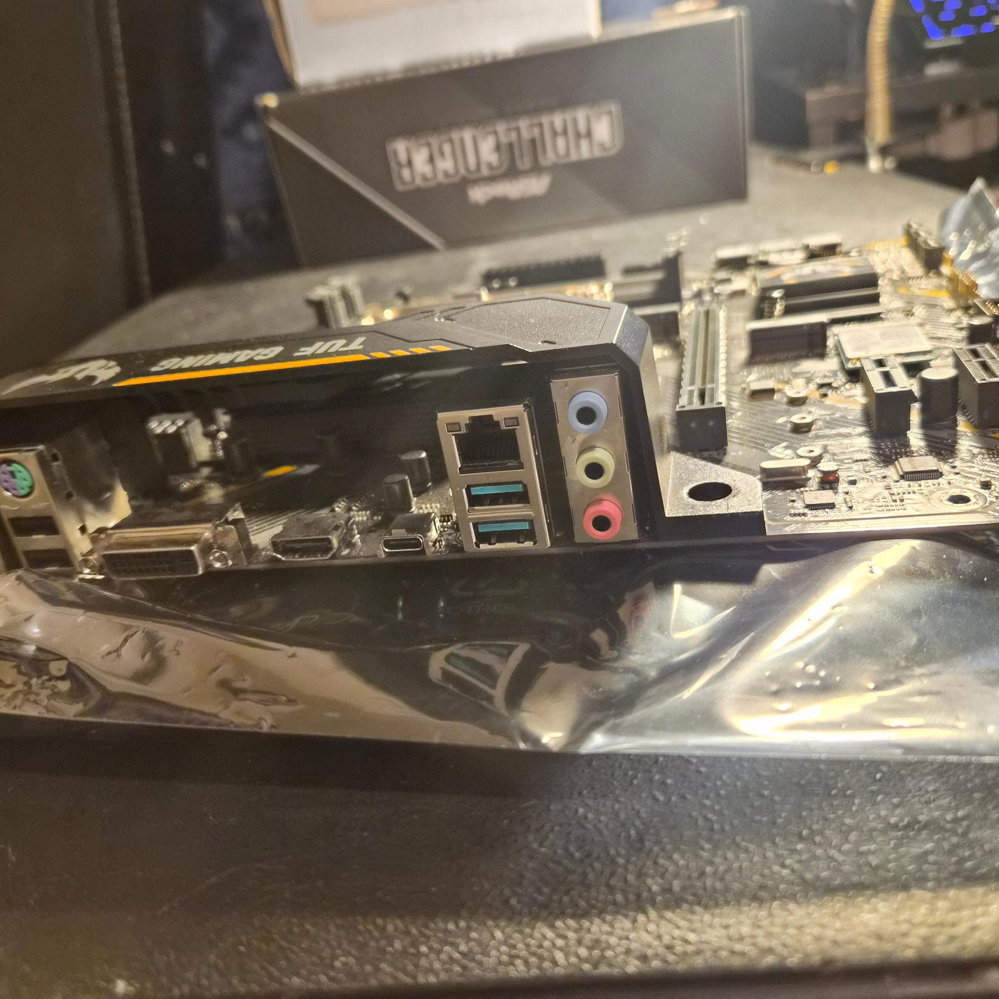 I5-9600k + 1650 super + ASUS B360 matx + 16gb ram + Case