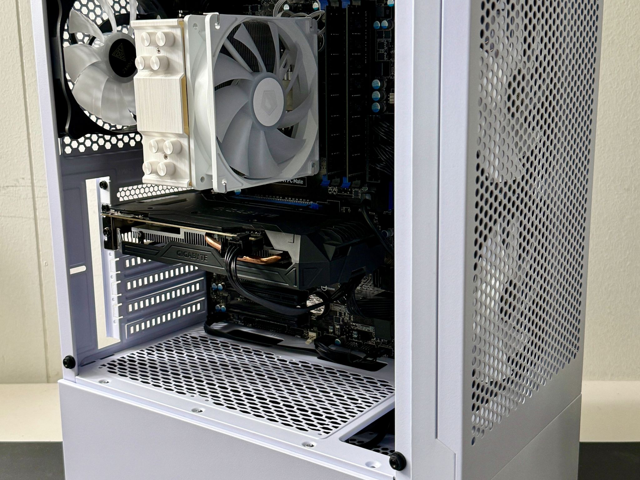 GTX 1060 3GB | INTEL i5 4570 | 16GB DDR3 RAM | 500 GB SSD | White Gaming Computer