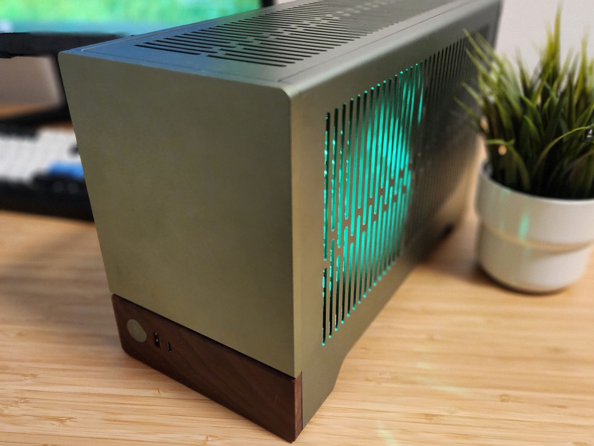 Ultimate SFF Gaming PC – 7950X3D + RTX 5070 Fractal Terra (Jade Green)