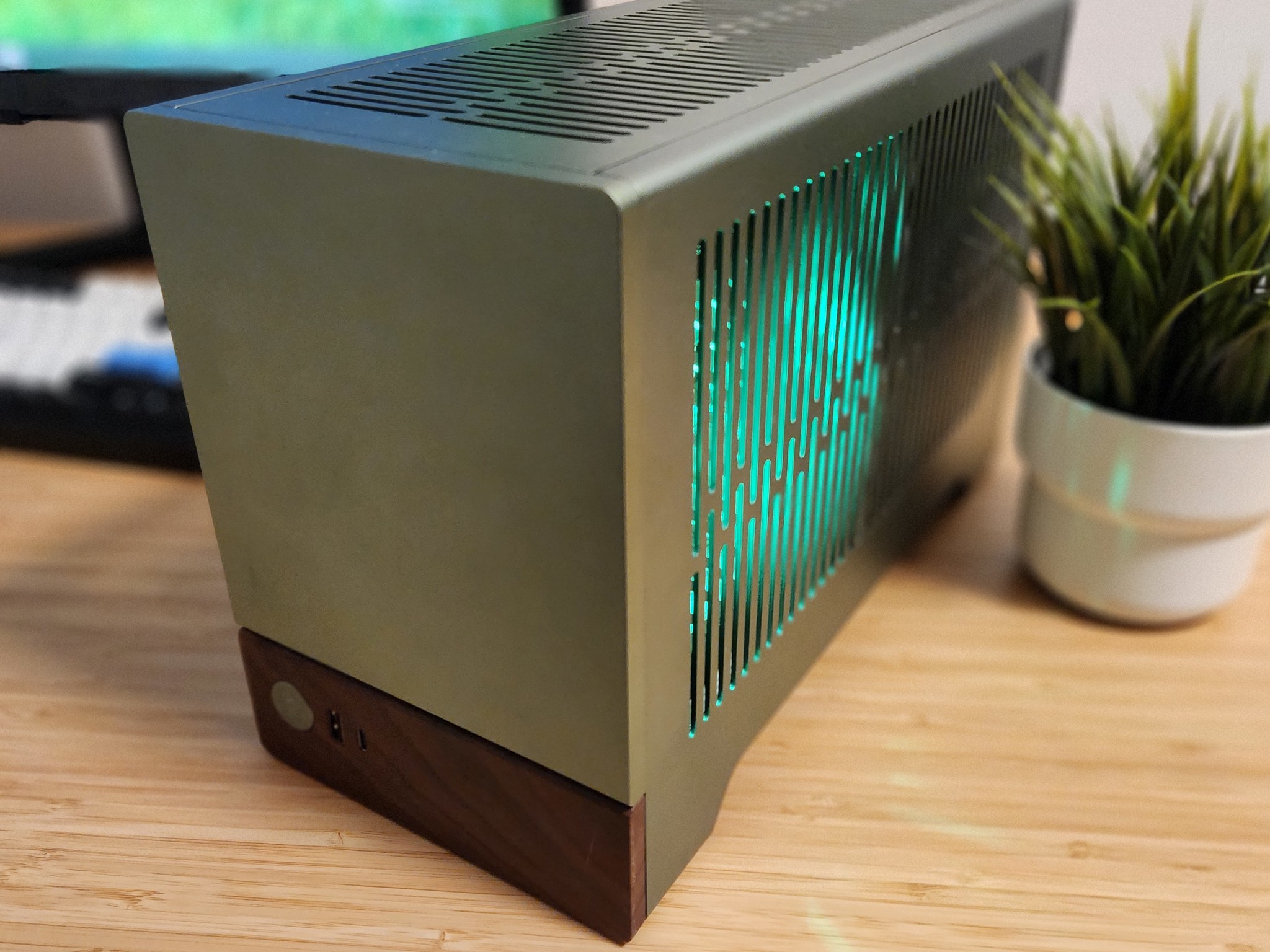 Ultimate SFF Gaming PC – 7950X3D + RTX 5070 Fractal Terra (Jade Green)