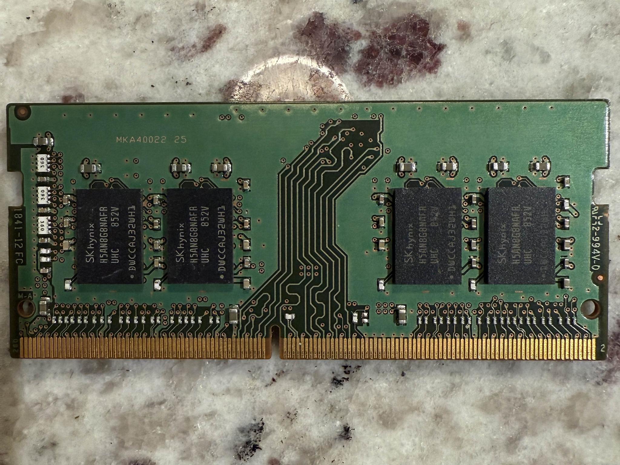 SK hynix 8GB 1R*8 PC$ - 2400T SODIMM RAM