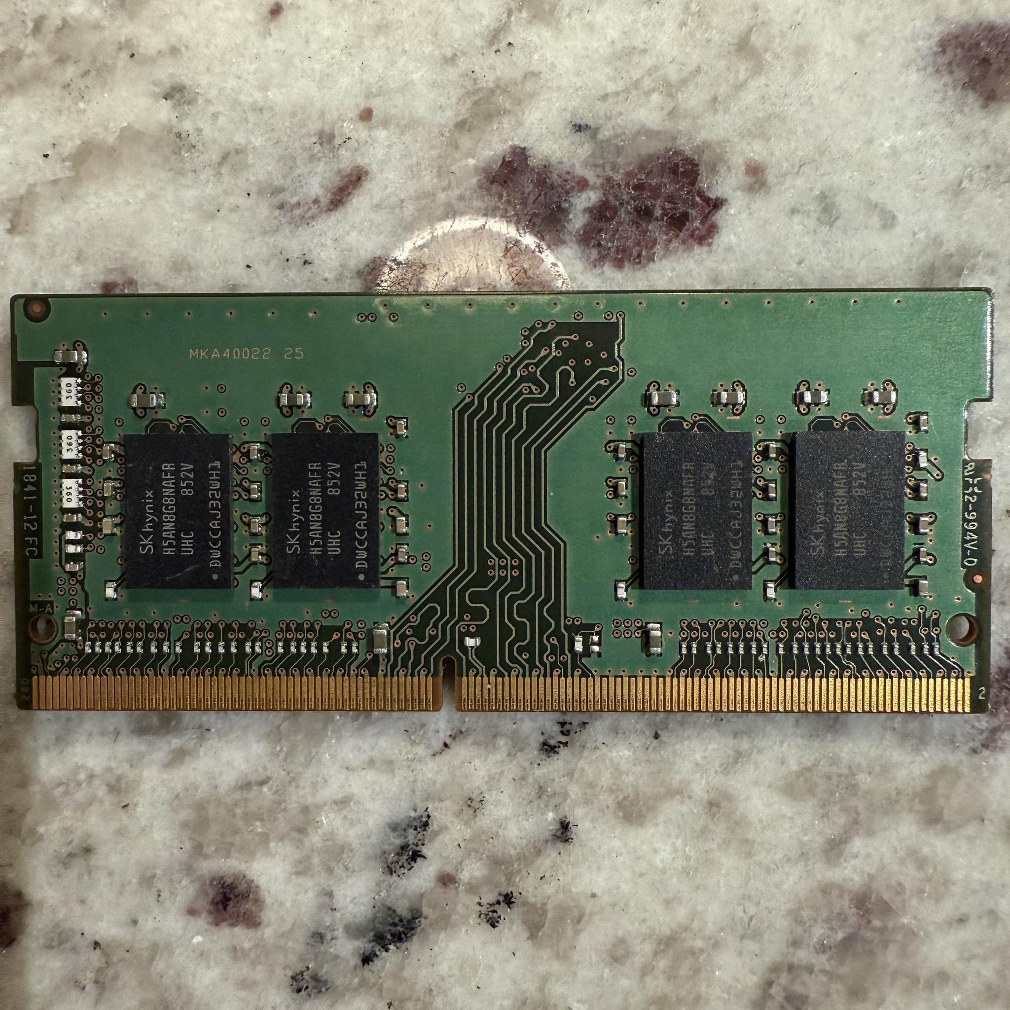SK hynix 8GB 1R*8 PC$ - 2400T SODIMM RAM
