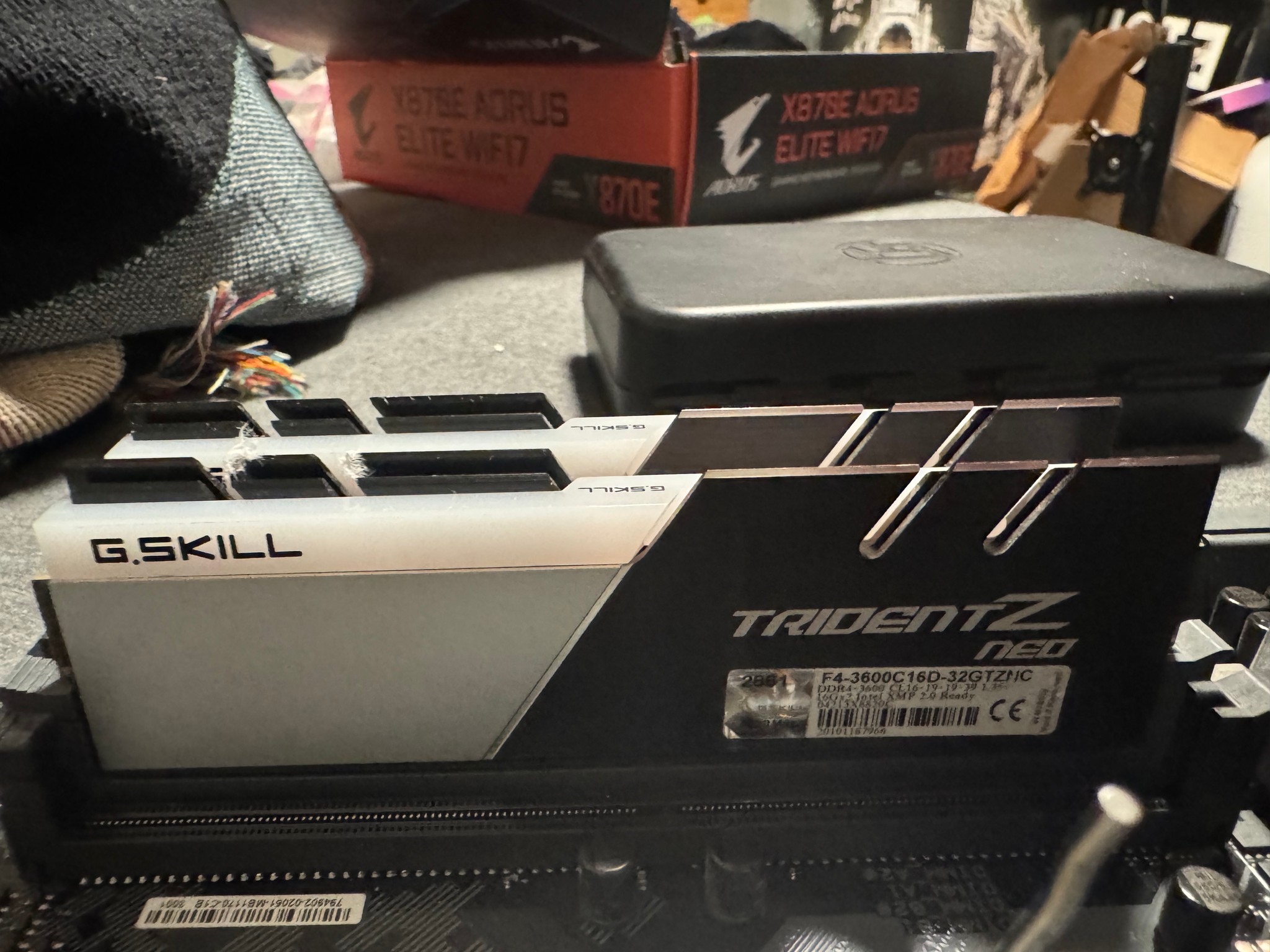 CPU/RAM/MOBO Bundle: 5800X3D 32GB DDR4-3600 X570 MB
