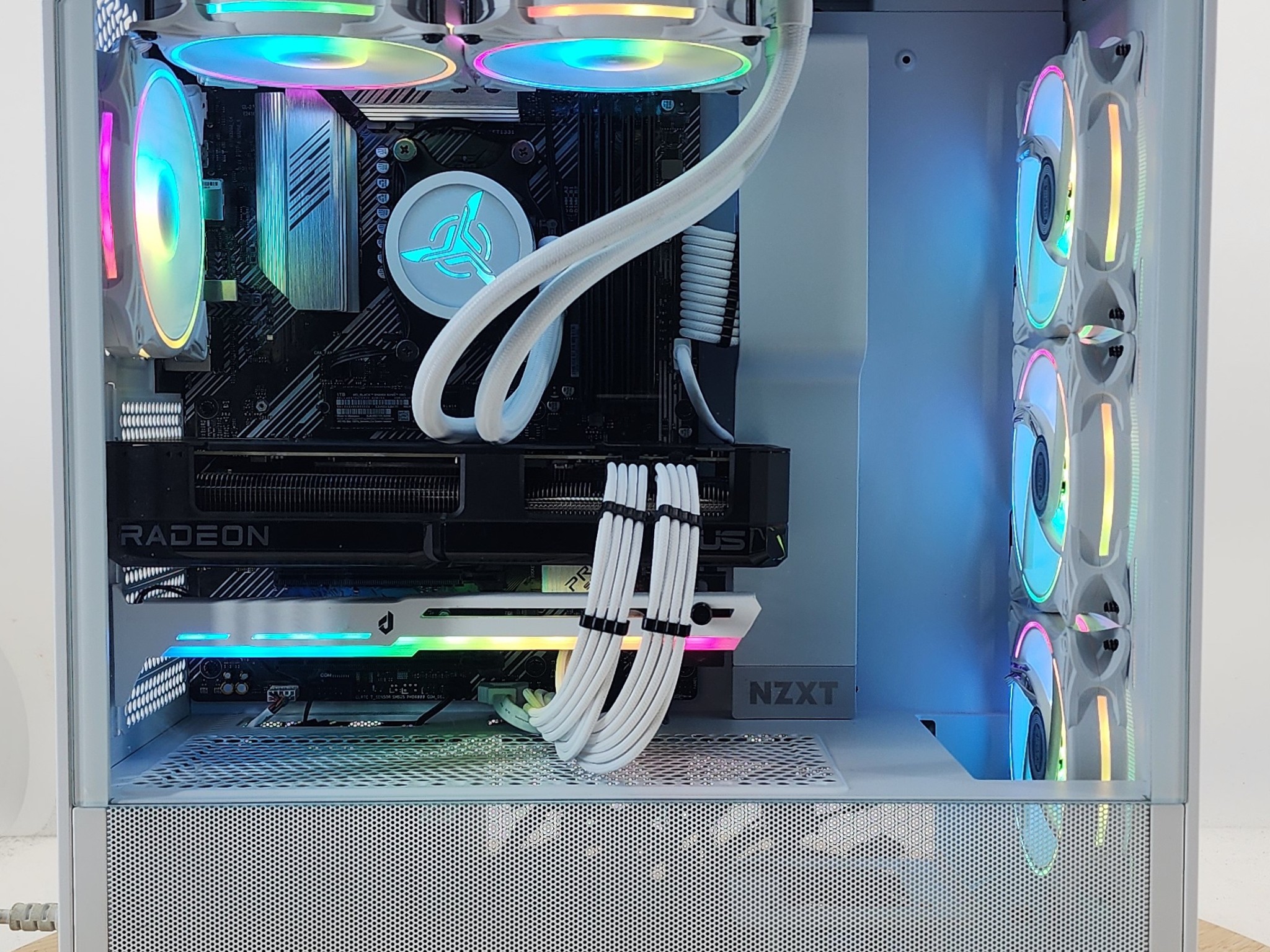 Gaming PC Ryzen 7 5700X 32GB RAM 1TB SSD RX 7700 XT 12GB Win11 PC