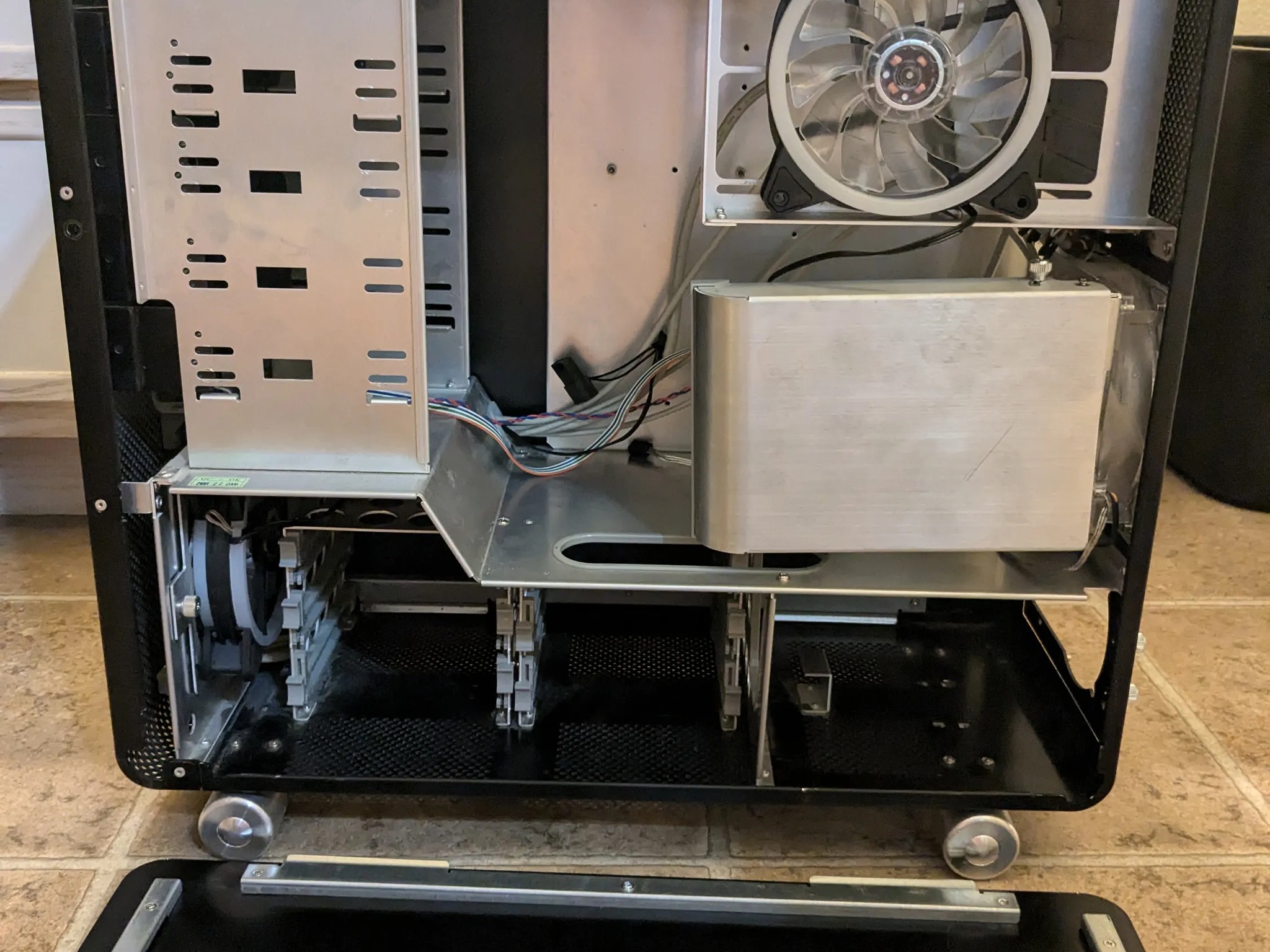 Lian Li V1000 Retro Mac Pro Hackintosh ATX Case