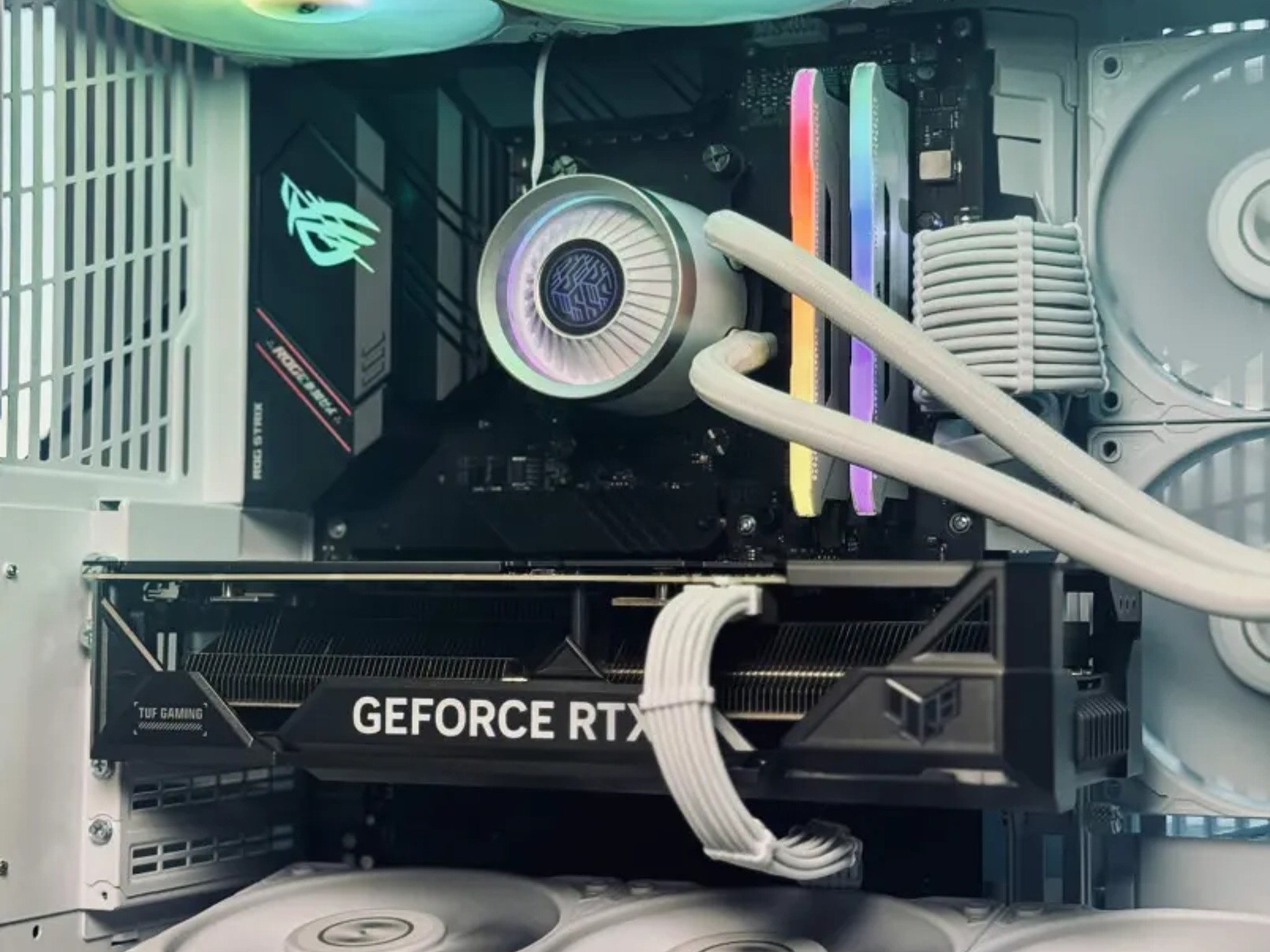 WHITE OUT Gaming PC | RTX 4070 Ti | Ryzen 7 5700 | Windows 11