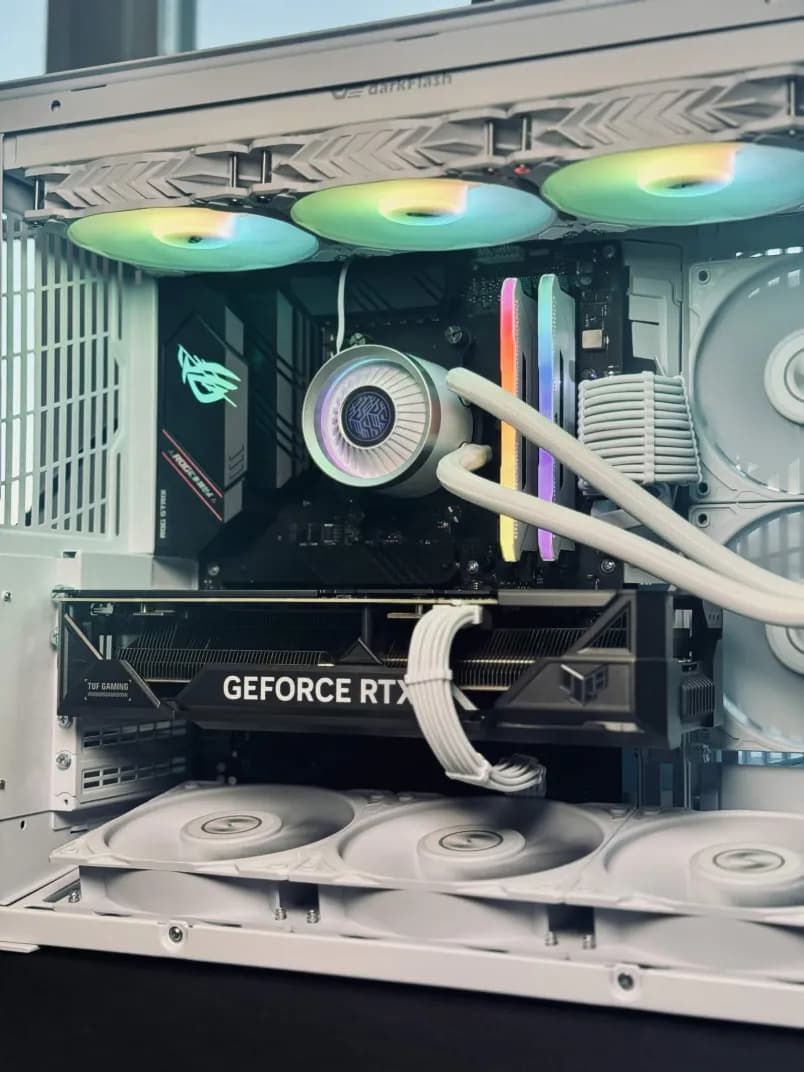 WHITE OUT Gaming PC | RTX 4070 Ti | Ryzen 7 5700 | Windows 11