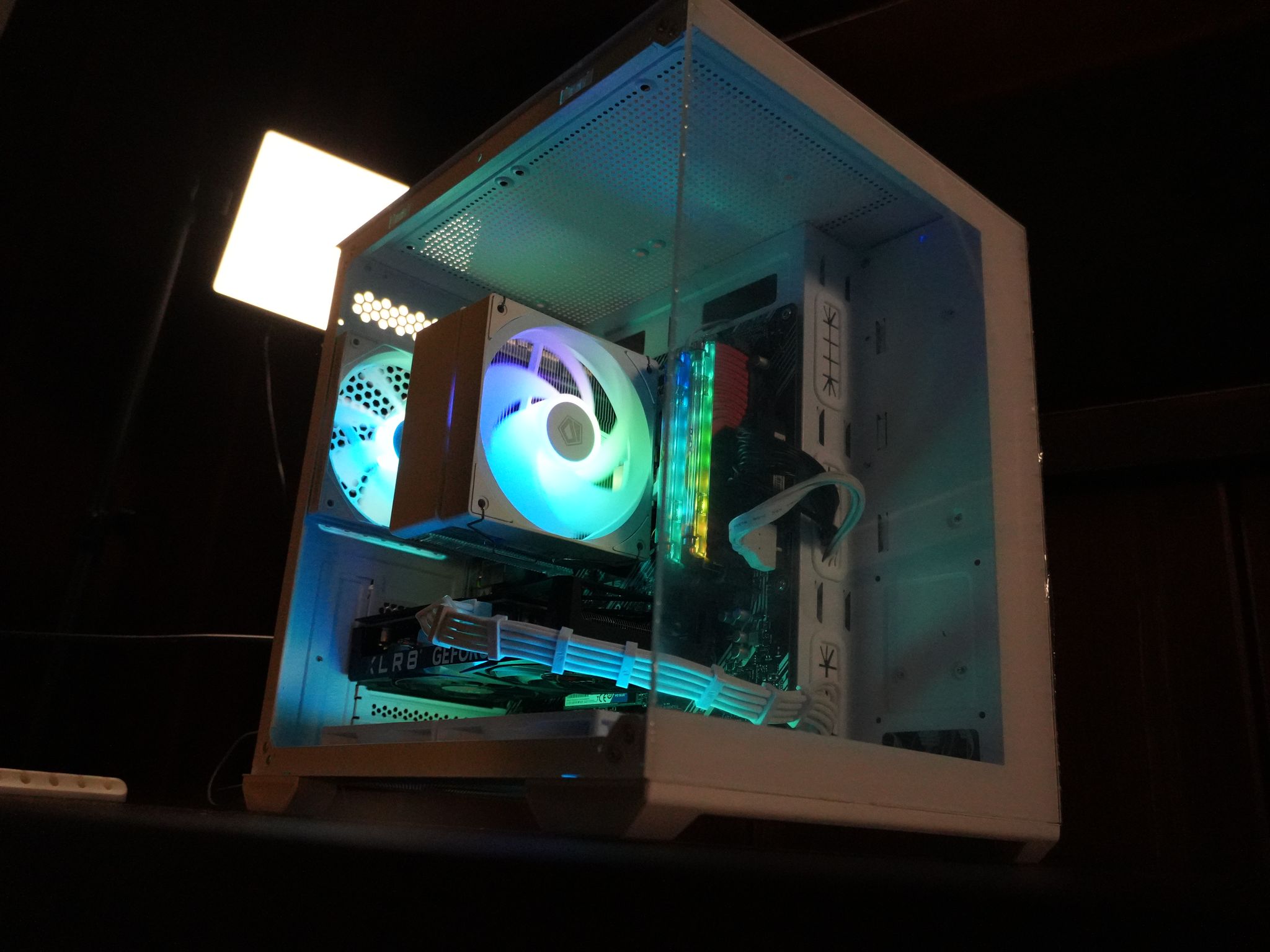 Hydrageddon | RYZEN 7 5700 | RTX 4060 | 16GB DDR4 | 500GB M.2 | WINDOWS 11 + WIFI & BT