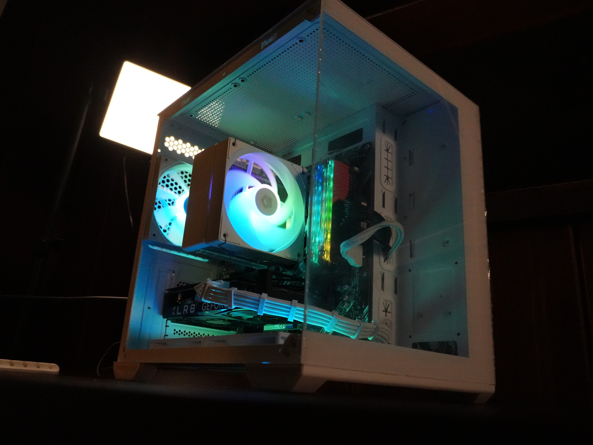 Hydrageddon | RYZEN 7 5700 | RTX 4060 | 16GB DDR4 | 500GB M.2 | WINDOWS 11 + WIFI & BT