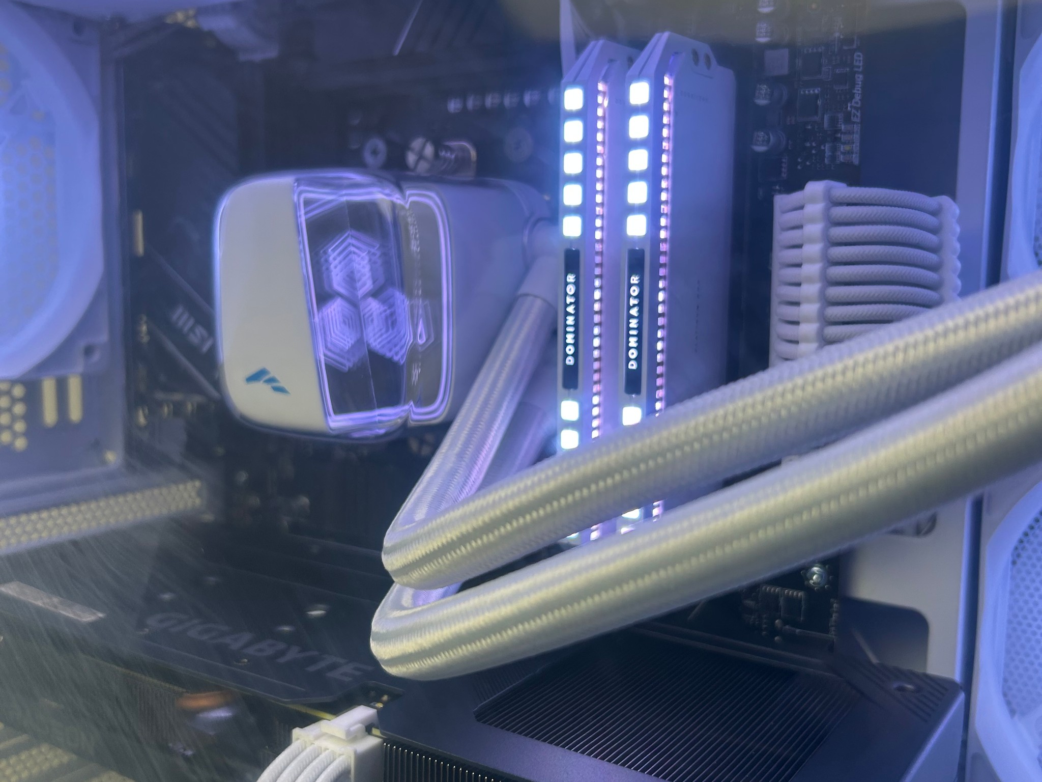 Rx9060 XT 16gb | Ryzen 5 | 32gb DDR5 | Gaming pc