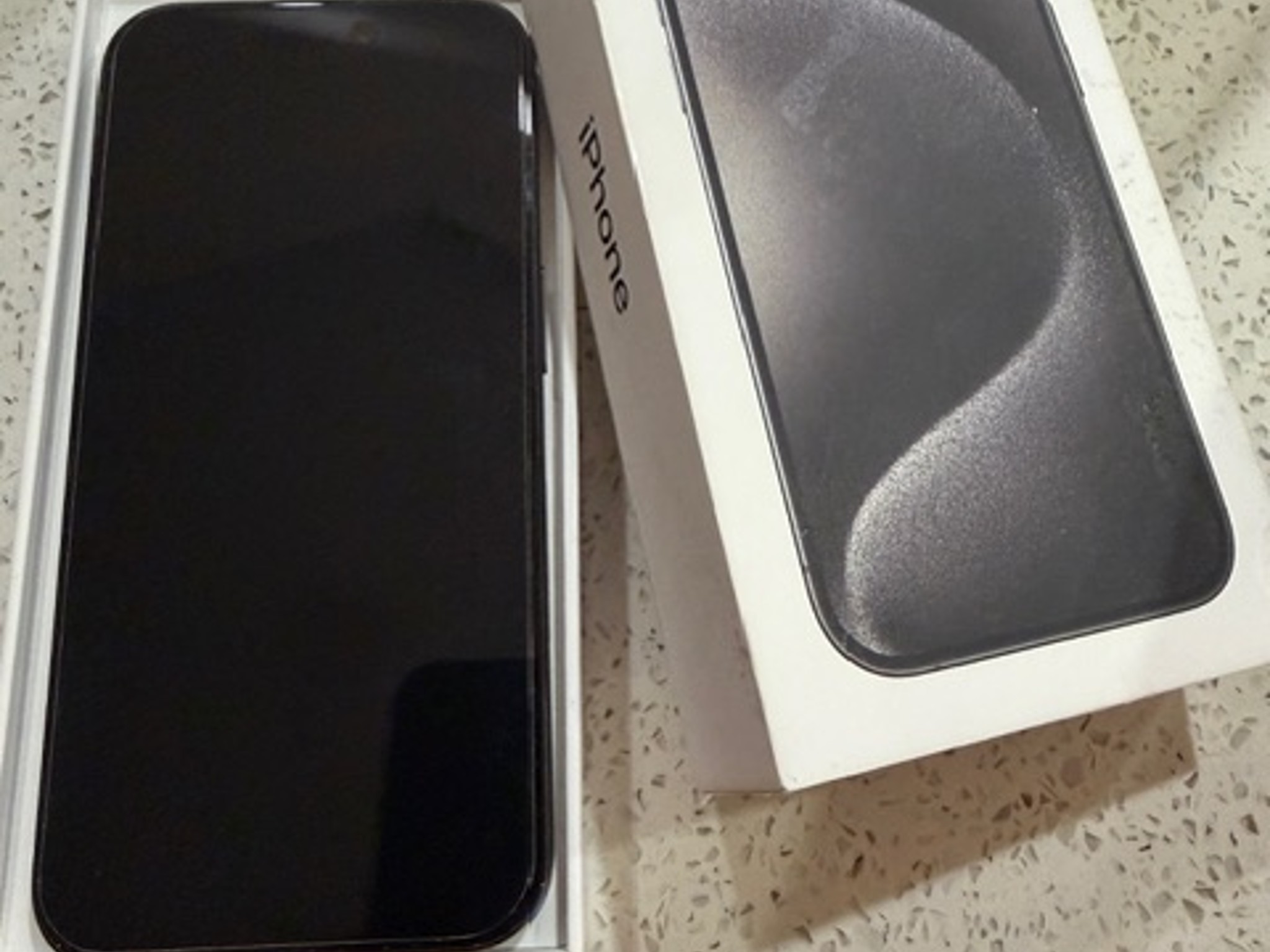Apple Iphone 15 Pro Unlocked 128 GB Black Titanium Color.