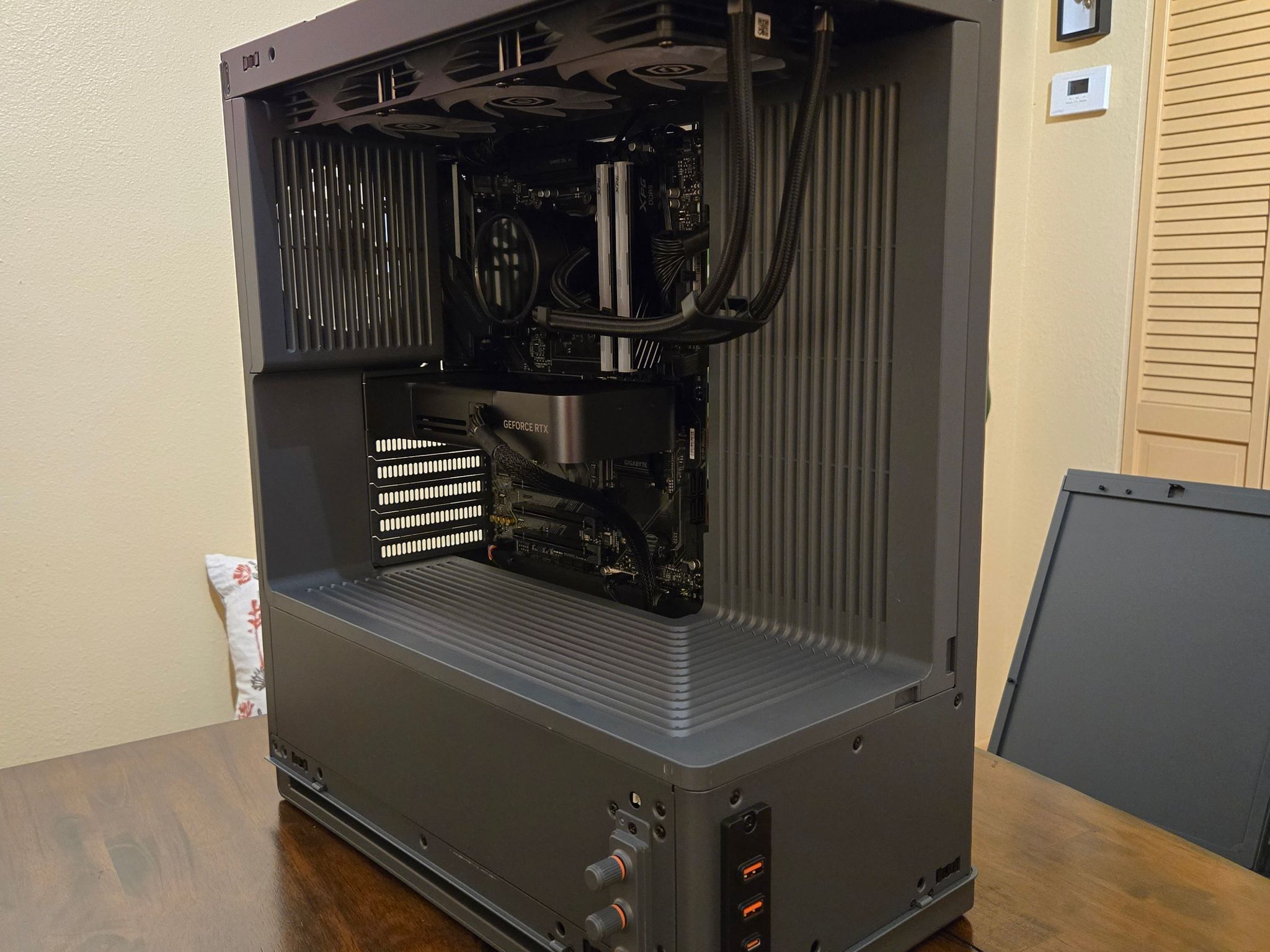 Ryzen 7 7800X3D RTX 5070 Founders Edition 32GB DDR5 Gaming PC