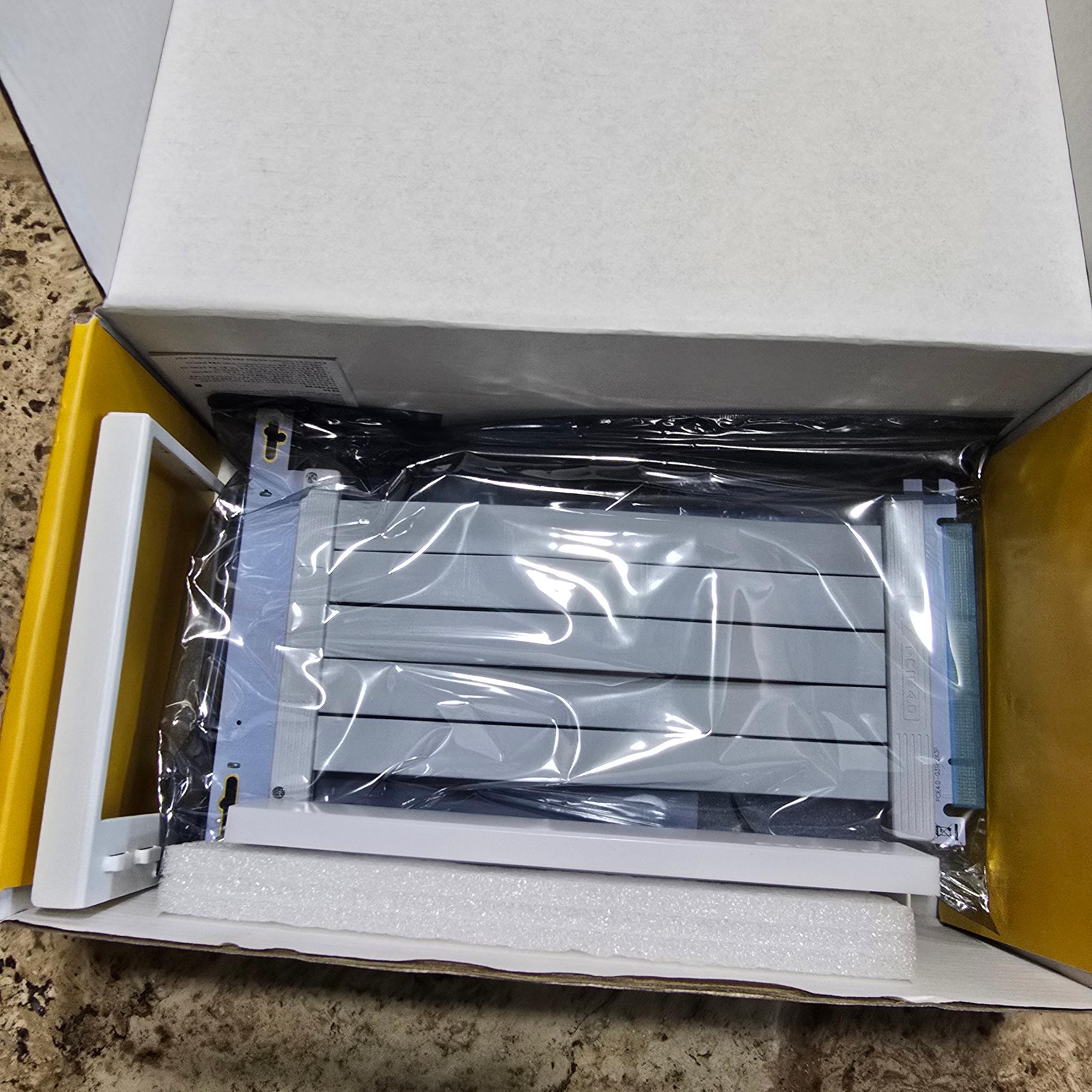 EZDIY-FAB PCIe 4.0 GPU Mount Bracket w ARGB LED Module White Nvidia AMD RTX RX XT Adjustable angle