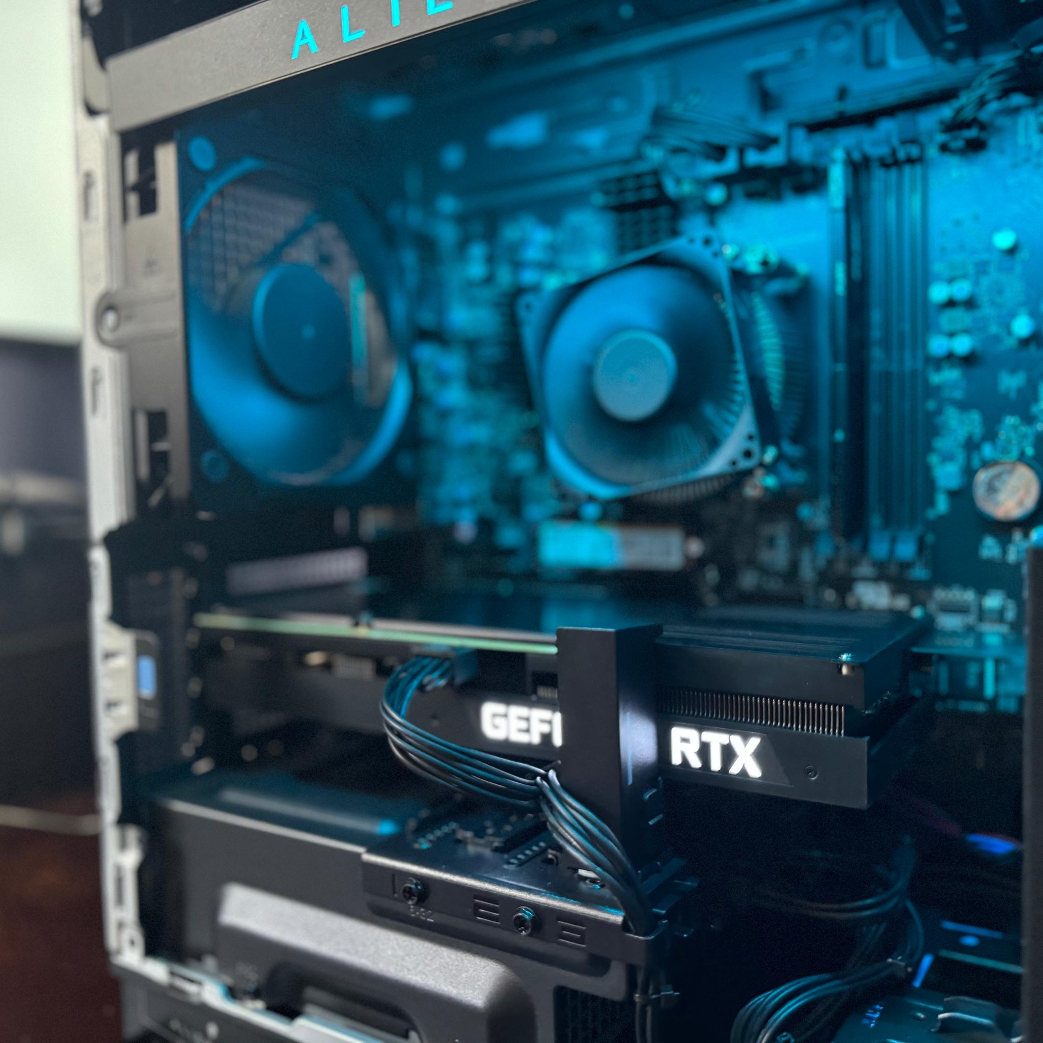 OVERSTOCK SALE 👽Alienware R14 - RTX 3070 + Ryzen 7 5800