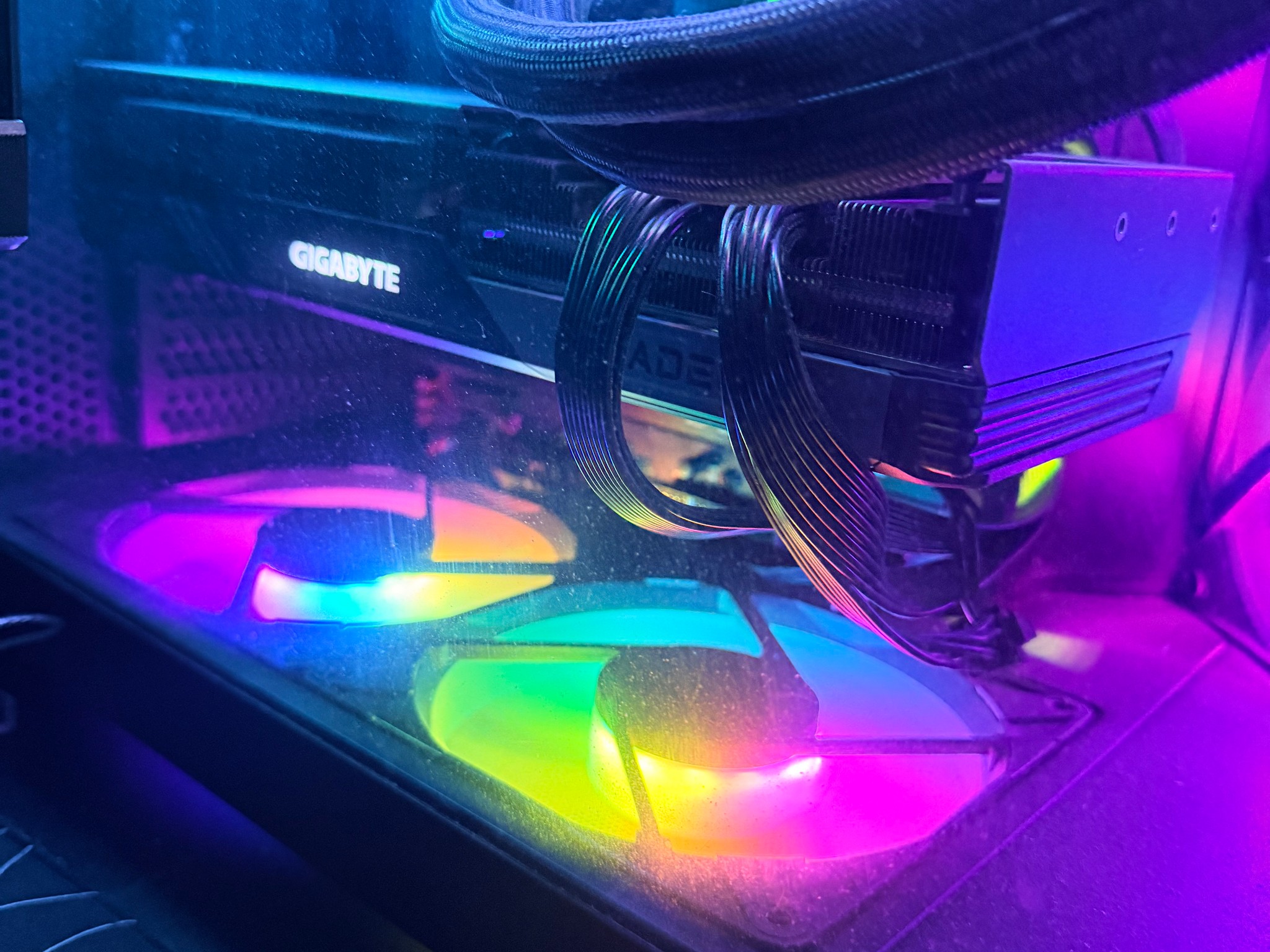 GIGABYTE Radeon RX 7800 XT GAMING OC 16G