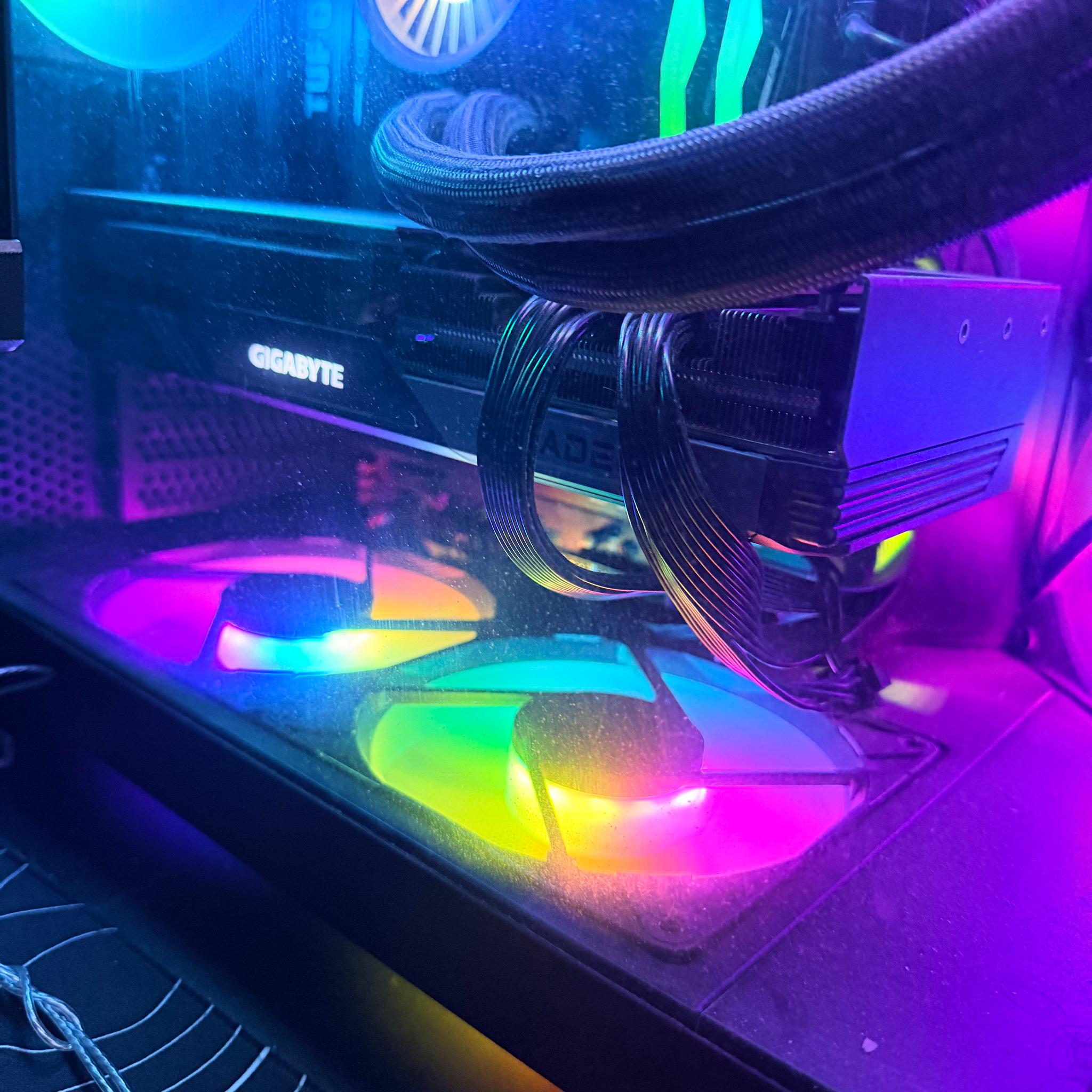 GIGABYTE Radeon RX 7800 XT GAMING OC 16G