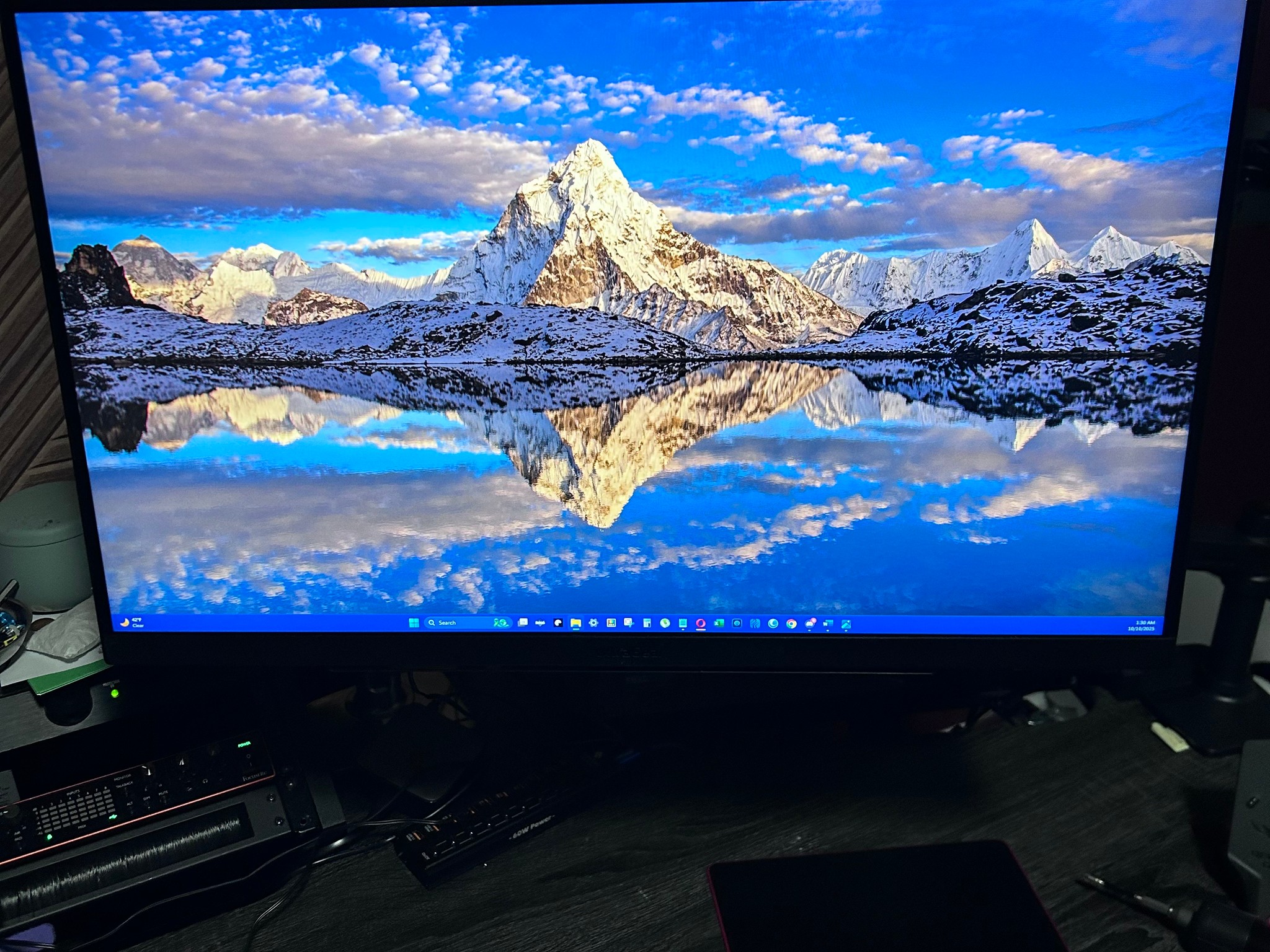 LG UltraGear 27" (1440P) (240Hz) Gaming Monitor (27GR83Q-B)