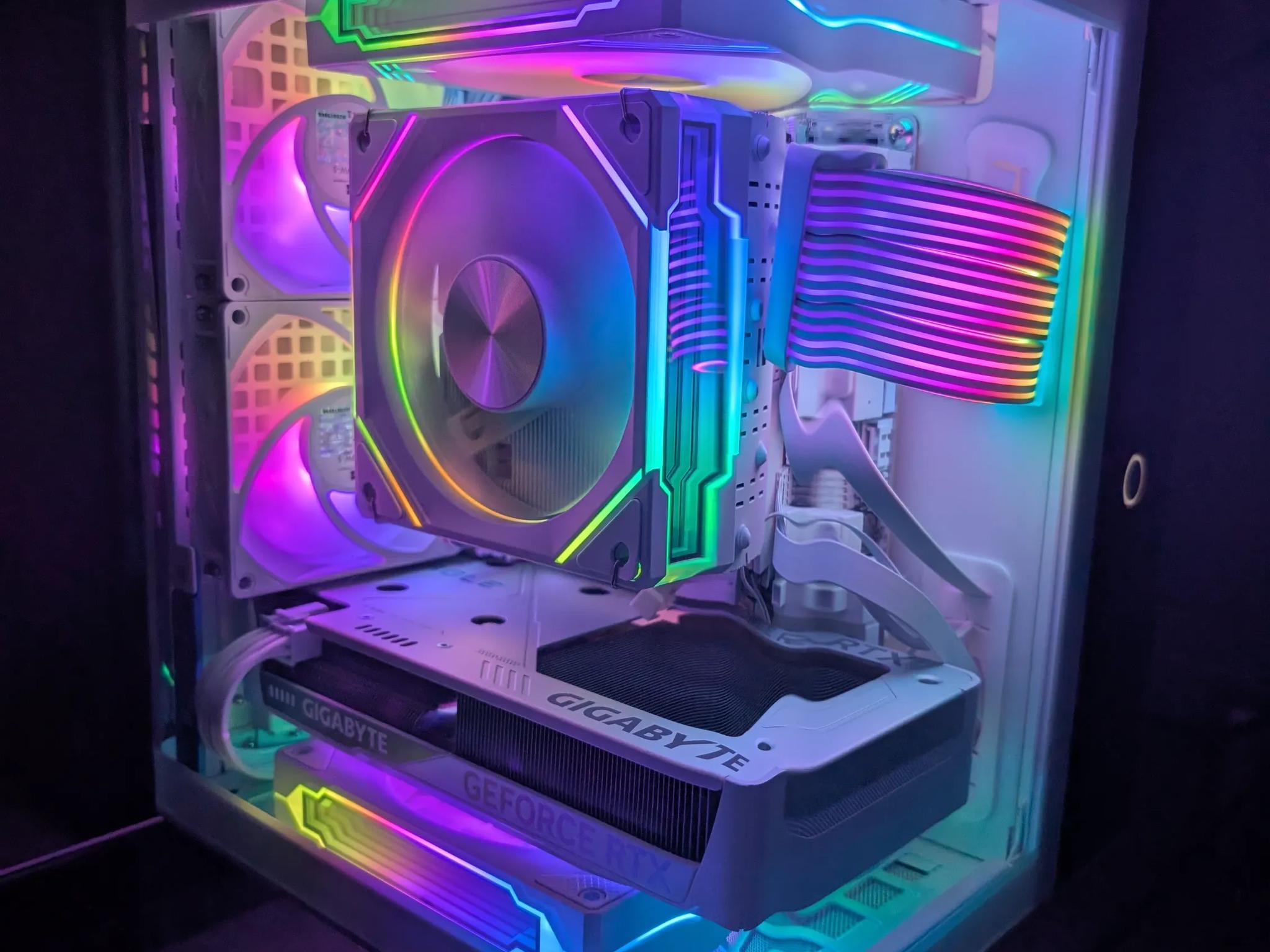 Mini ITX tiny fishtank! 5060 Ti 16GB + 9600X