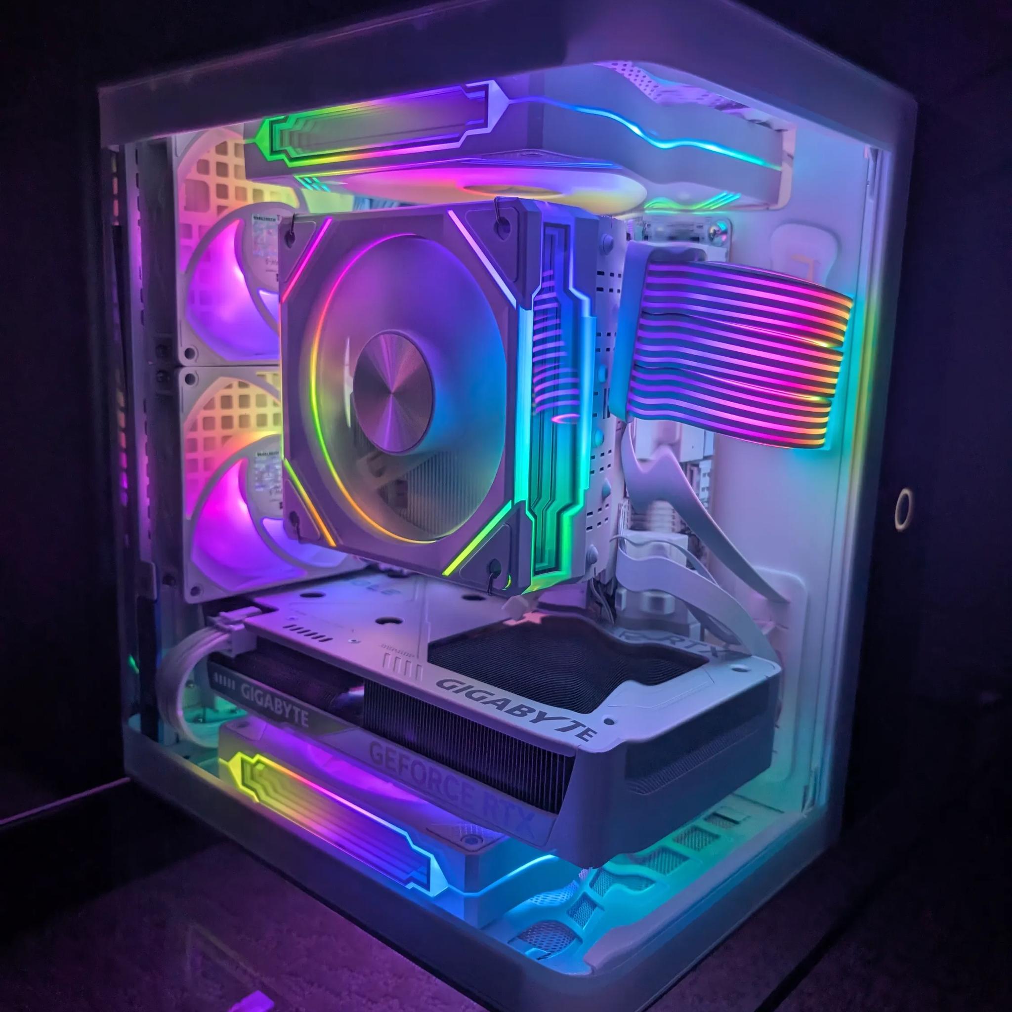 Mini ITX tiny fishtank! 5060 Ti 16GB + 9600X