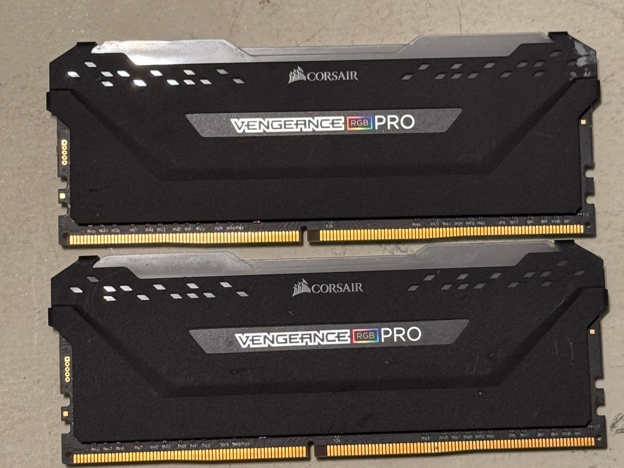 Corsair Vengeance RGB Pro 32GB (2 x 16GB) DDR4 DRAM 3600MHz C18 Memory Kit
